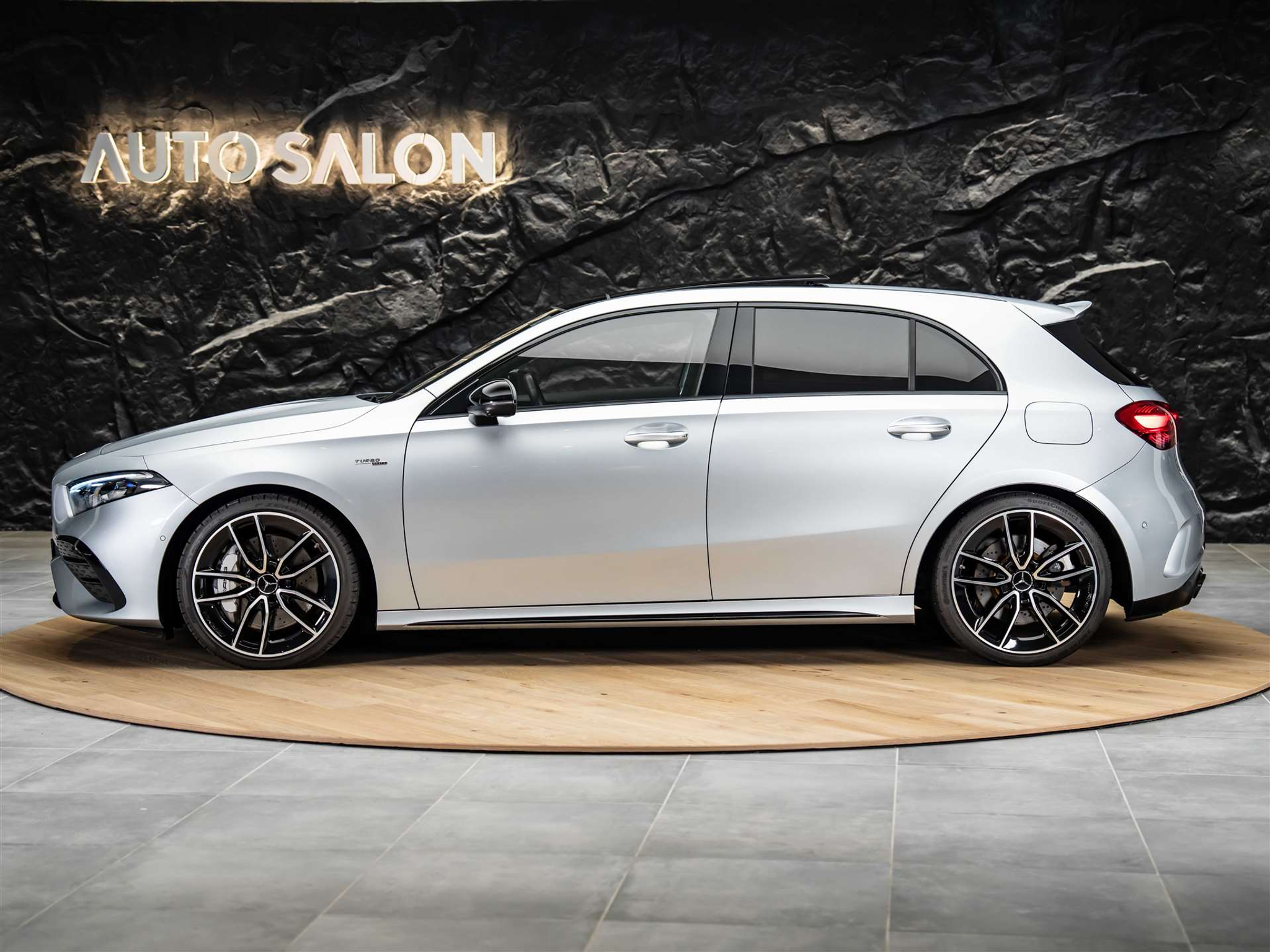 listing desktop thumbnail image 1