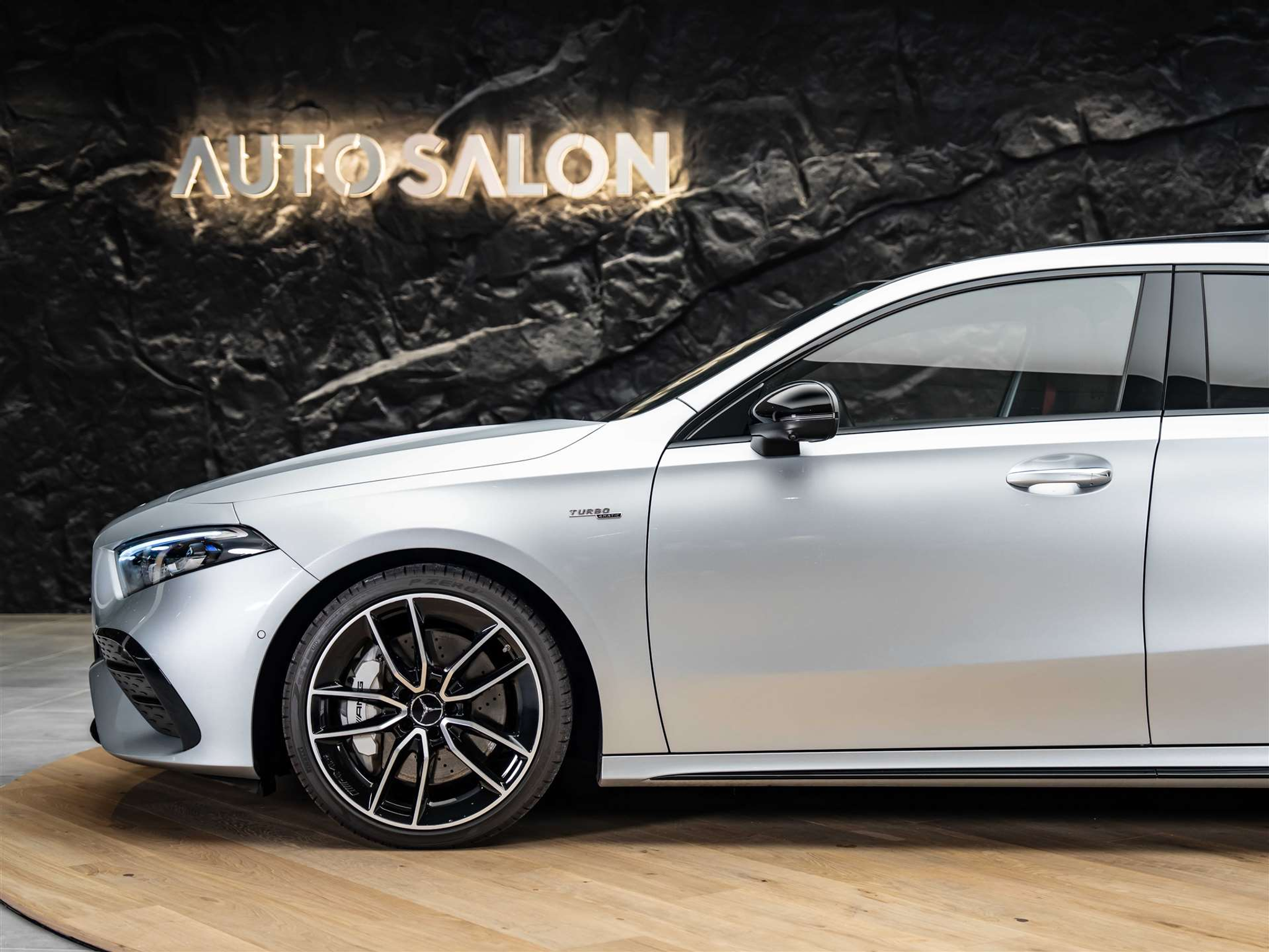 listing desktop thumbnail image 16