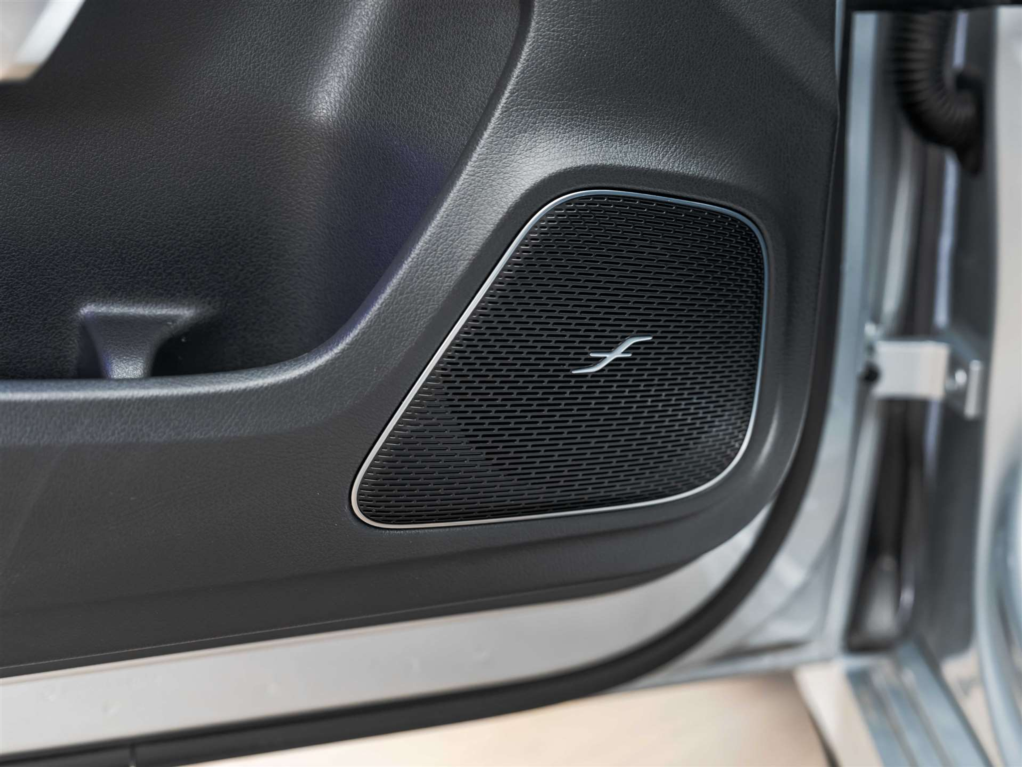 listing desktop thumbnail image 22