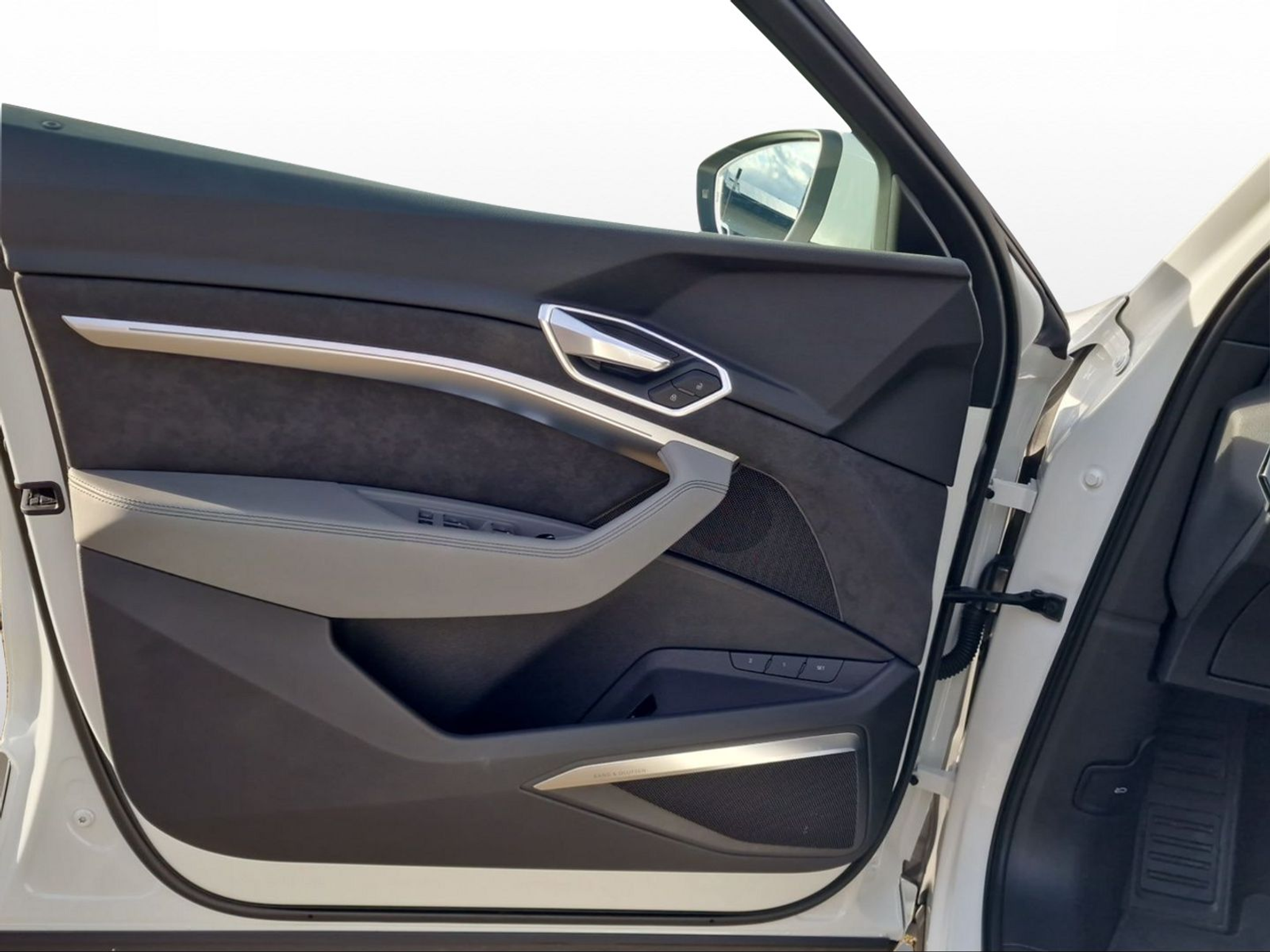 listing desktop thumbnail image 9