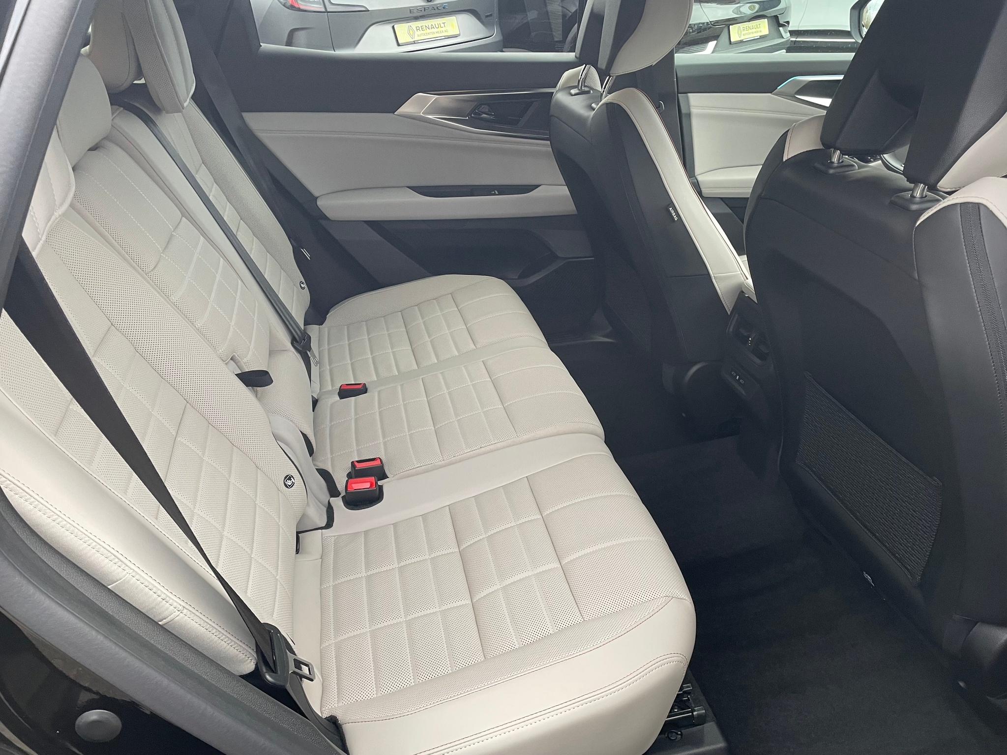 listing desktop thumbnail image 11