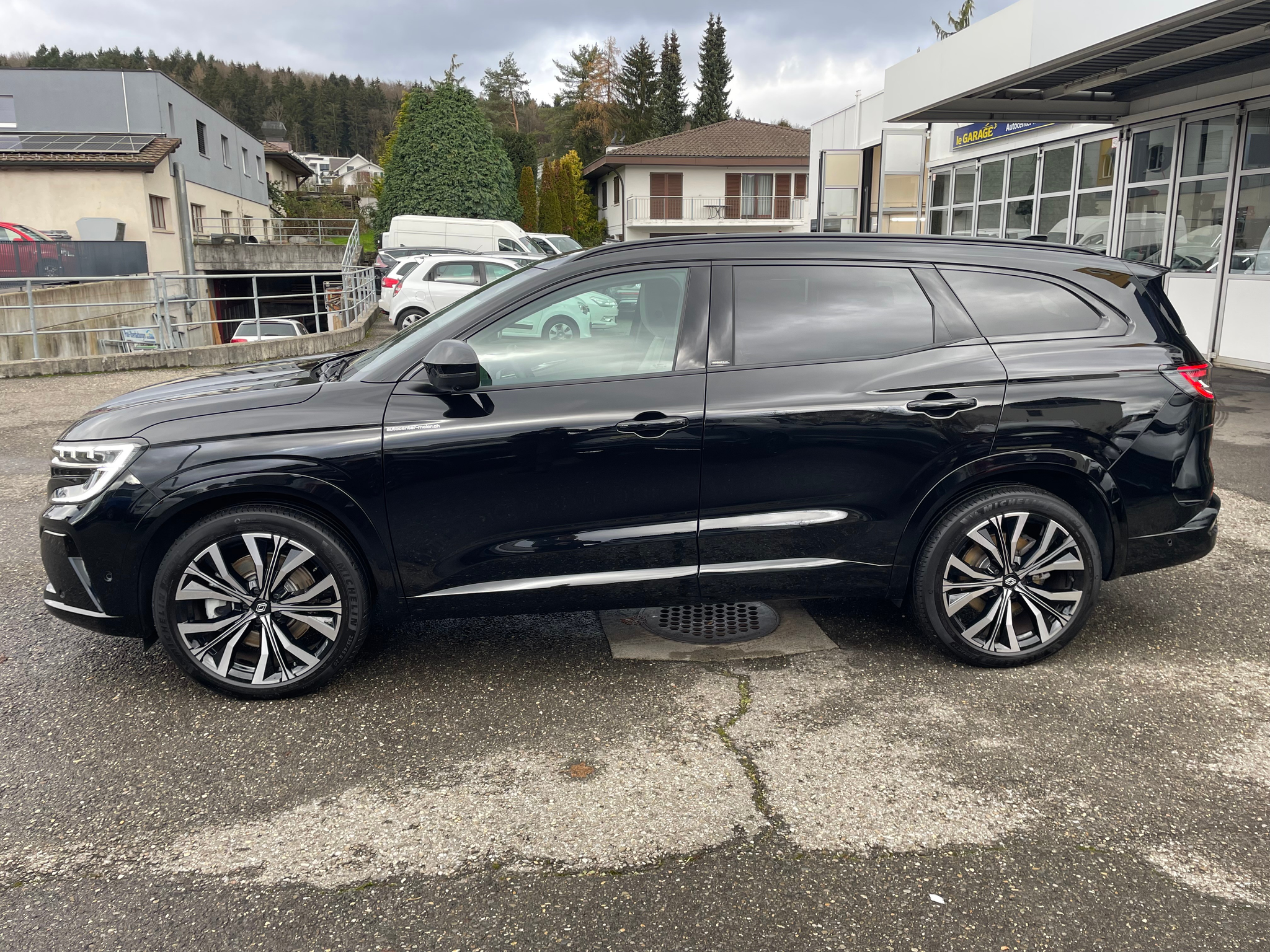 listing desktop thumbnail image 2