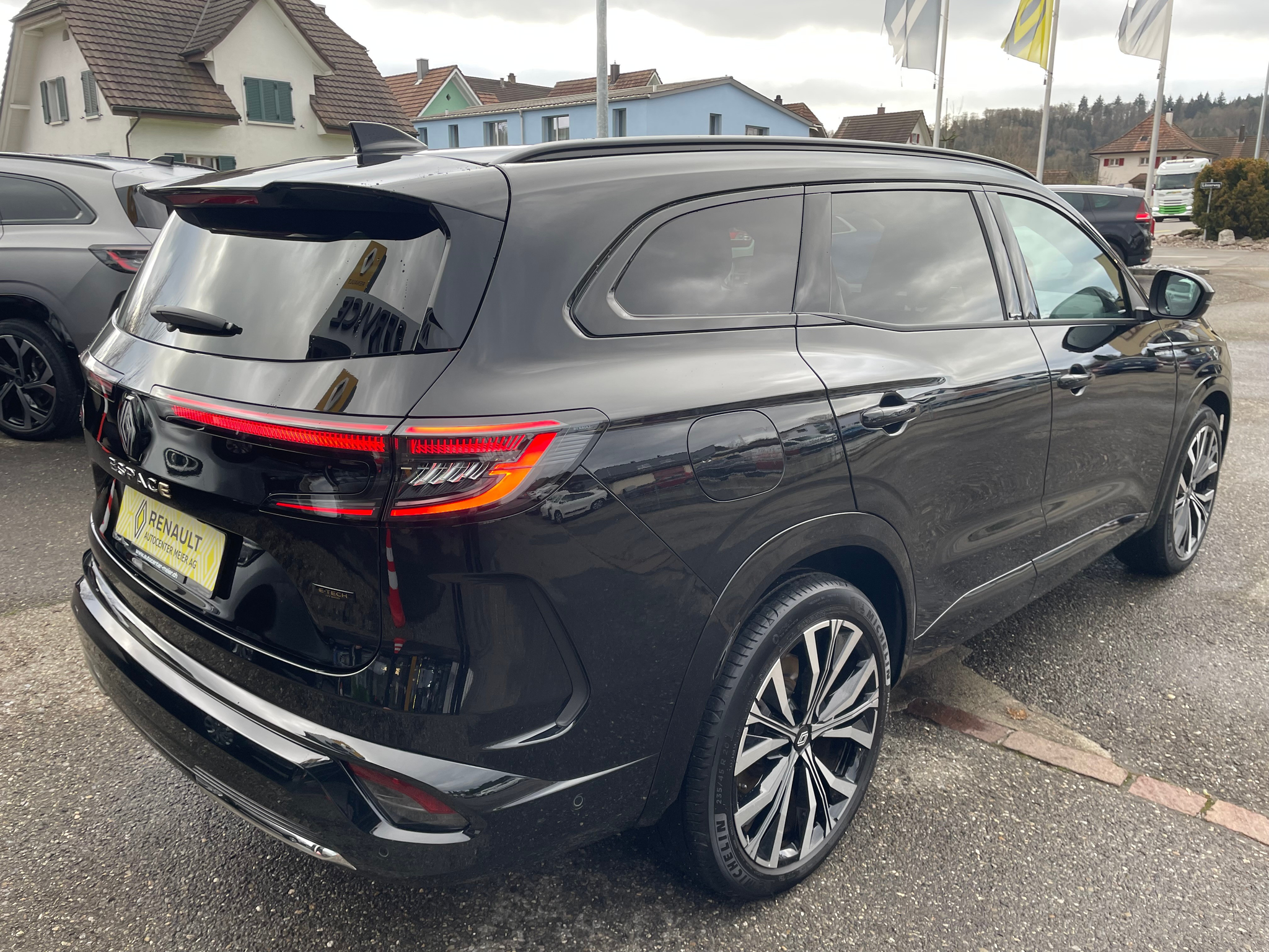 listing desktop thumbnail image 5