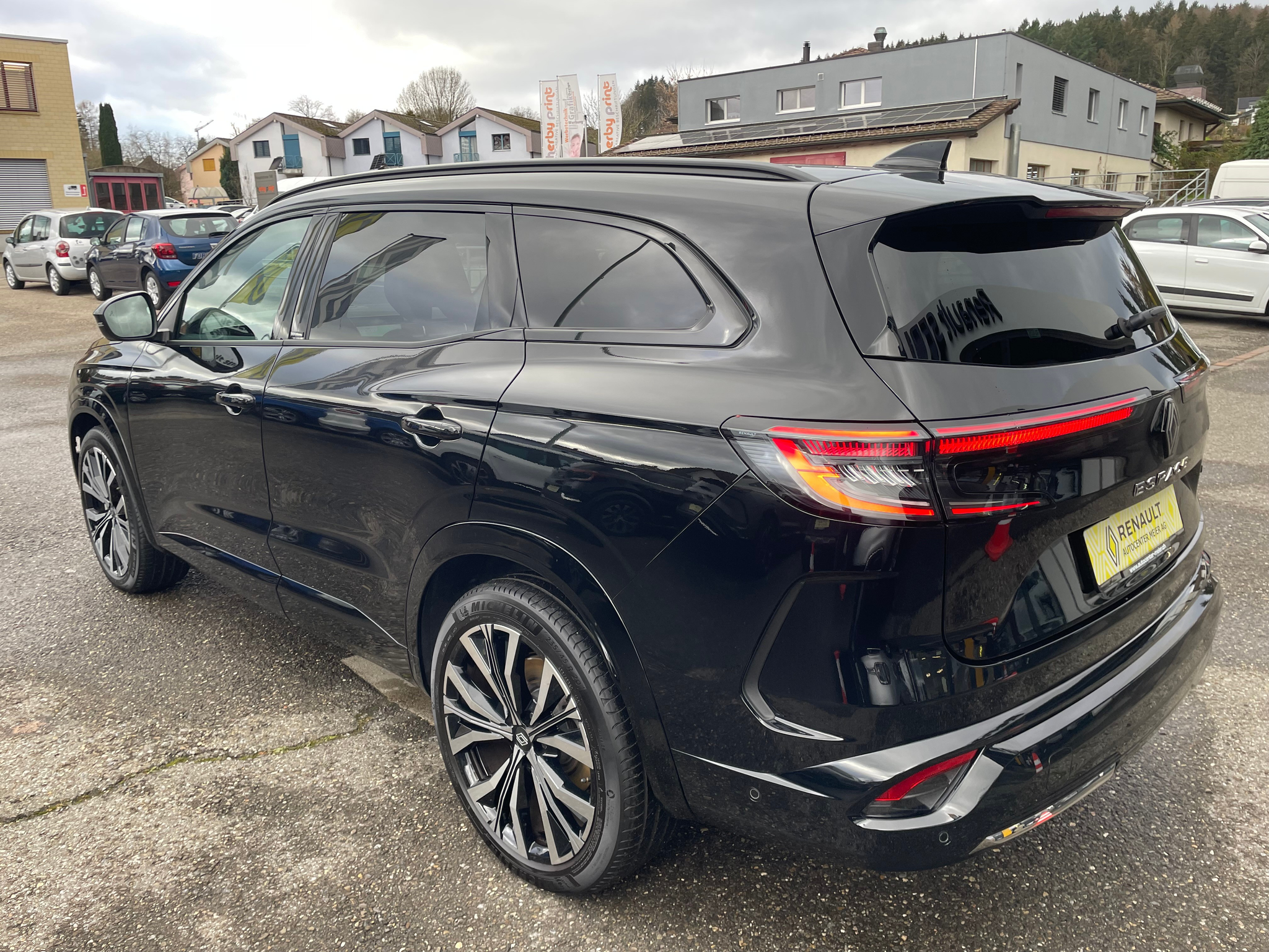 listing desktop thumbnail image 3