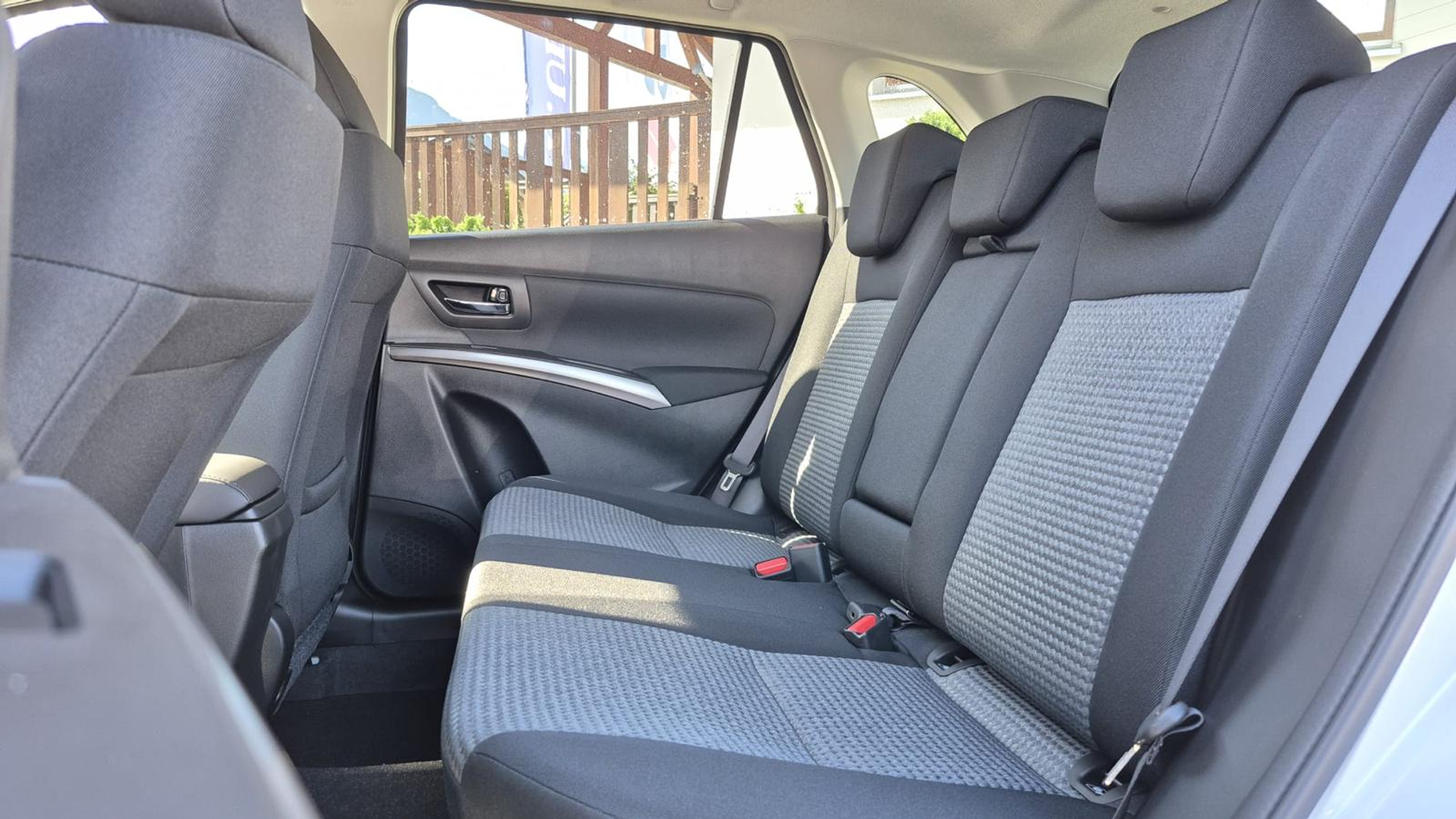 listing desktop thumbnail image 10