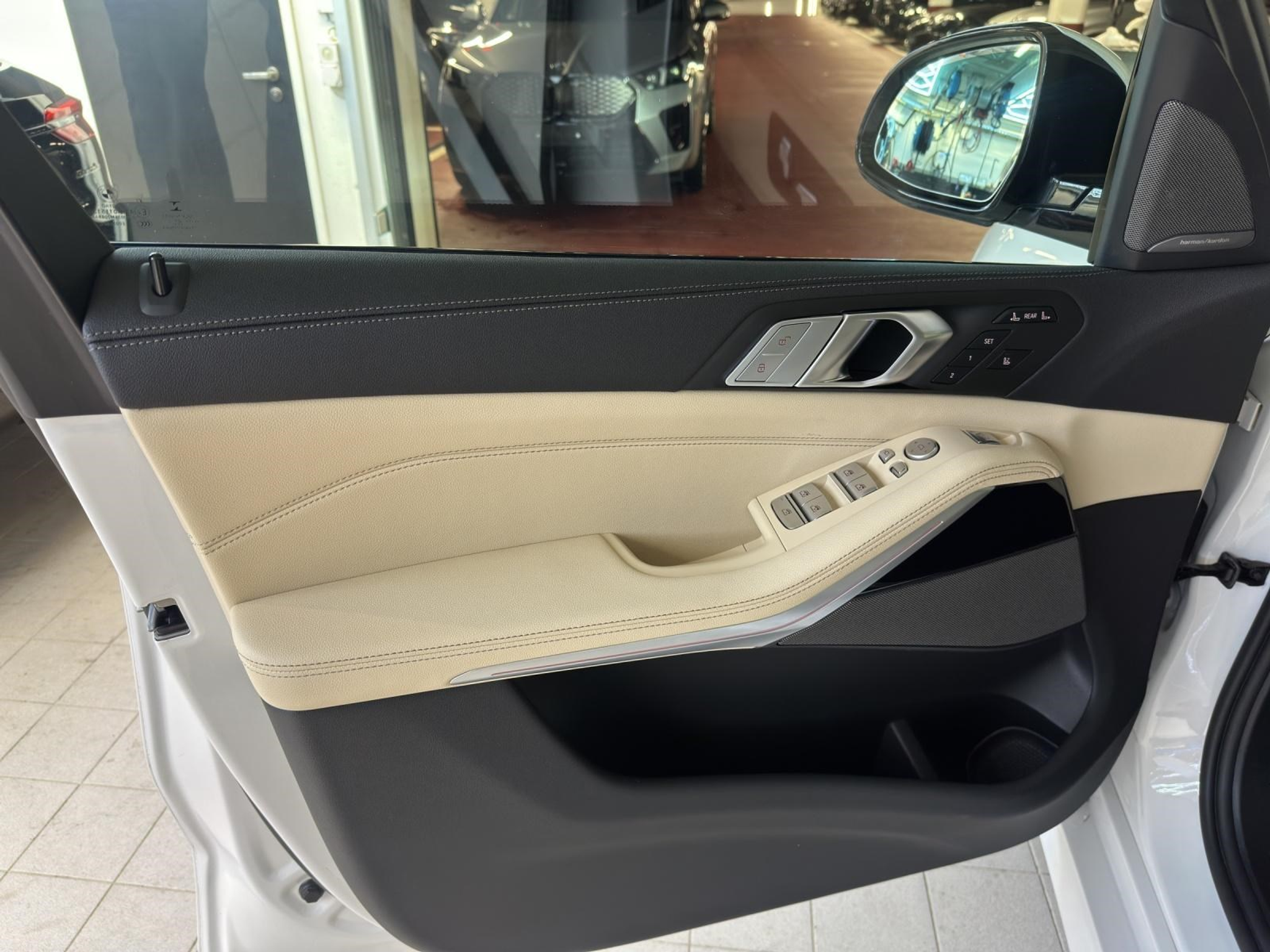 listing desktop thumbnail image 14