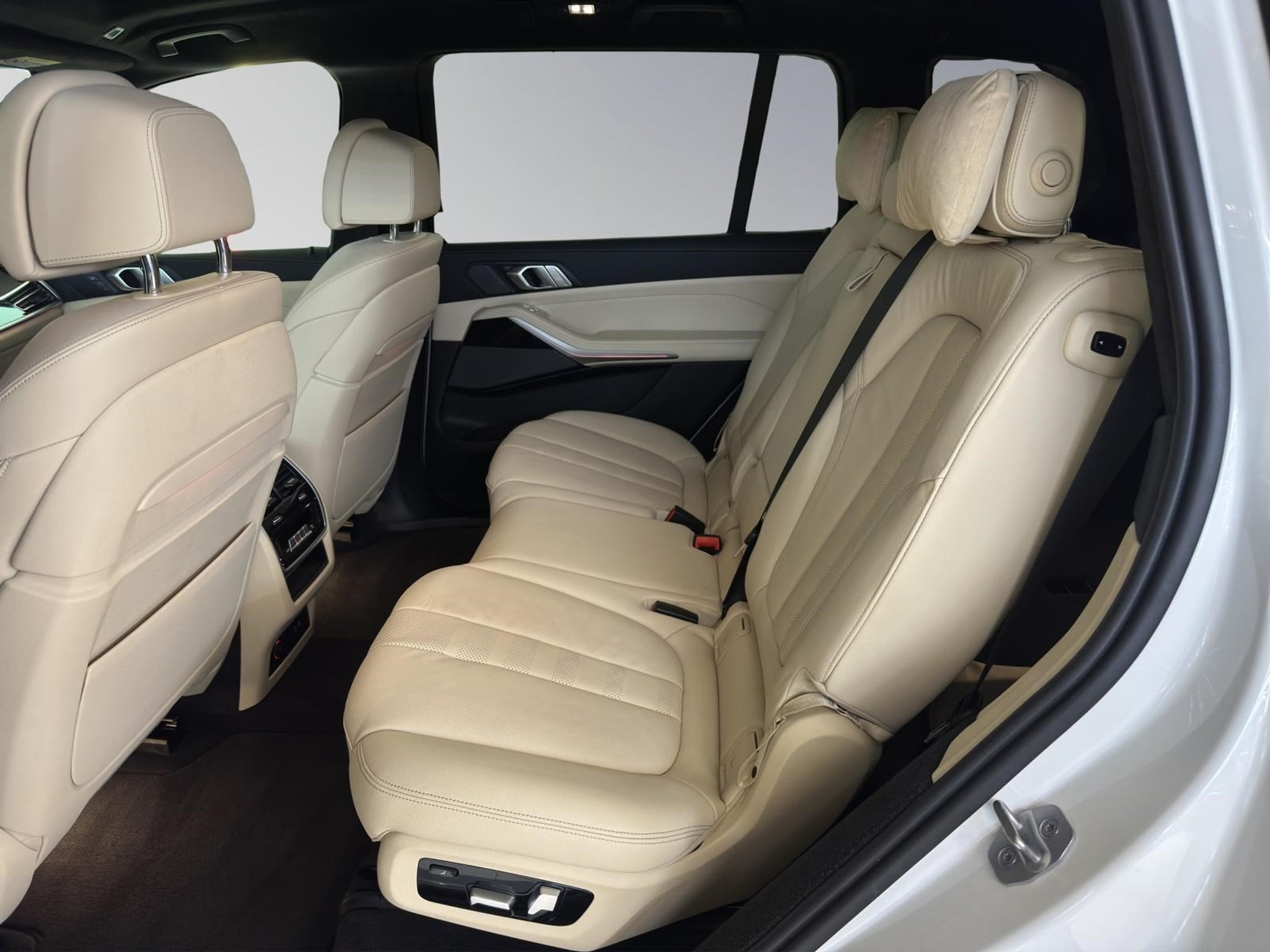 listing desktop thumbnail image 15