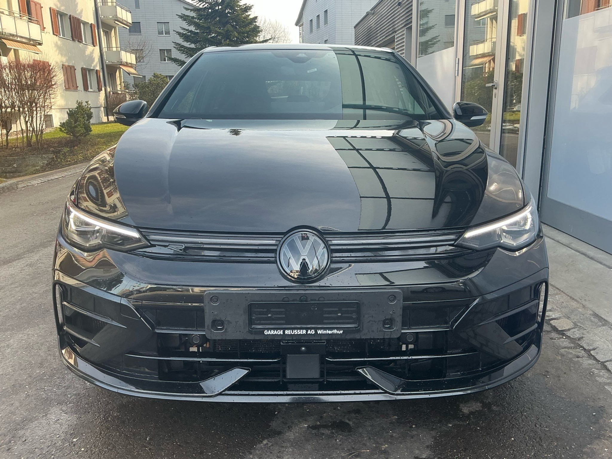 listing desktop thumbnail image 1