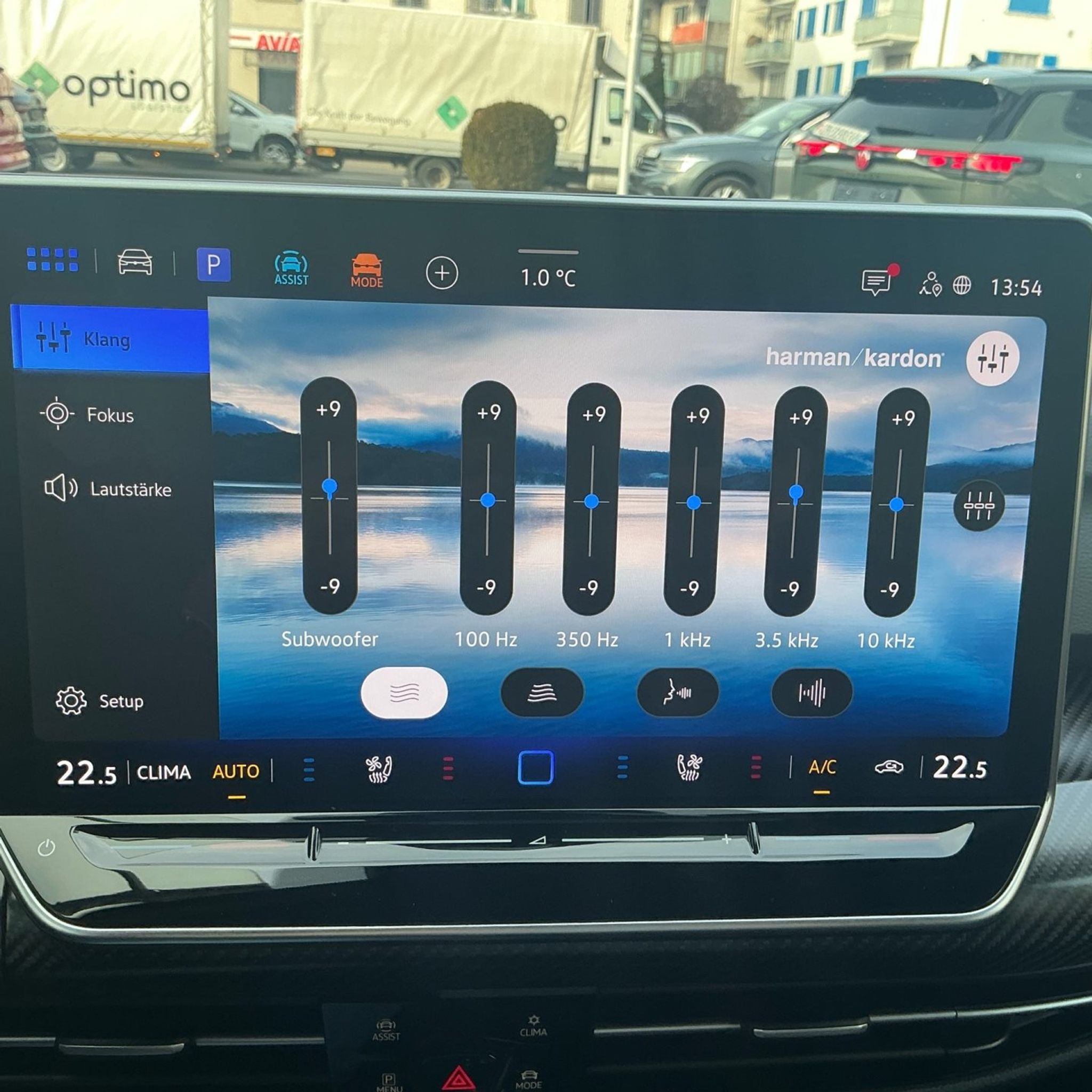 listing desktop thumbnail image 25