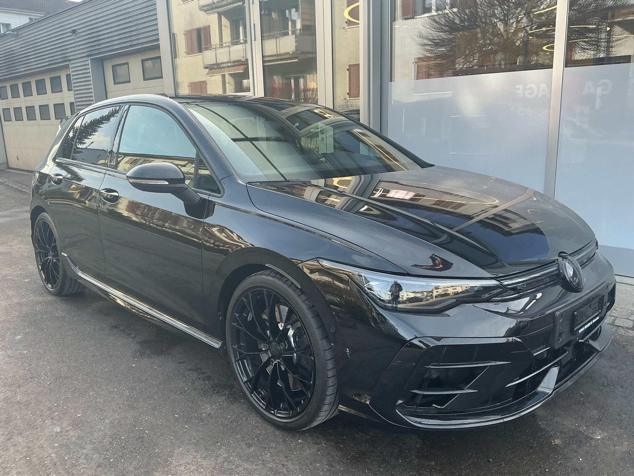 listing desktop thumbnail image 2