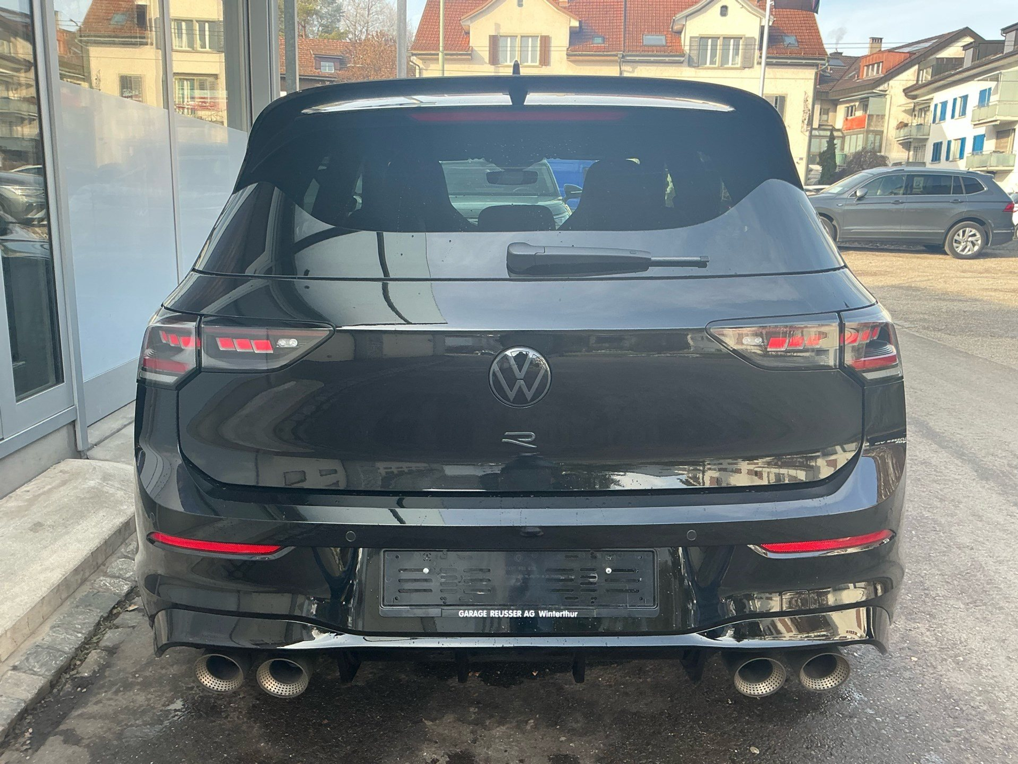 listing desktop thumbnail image 4