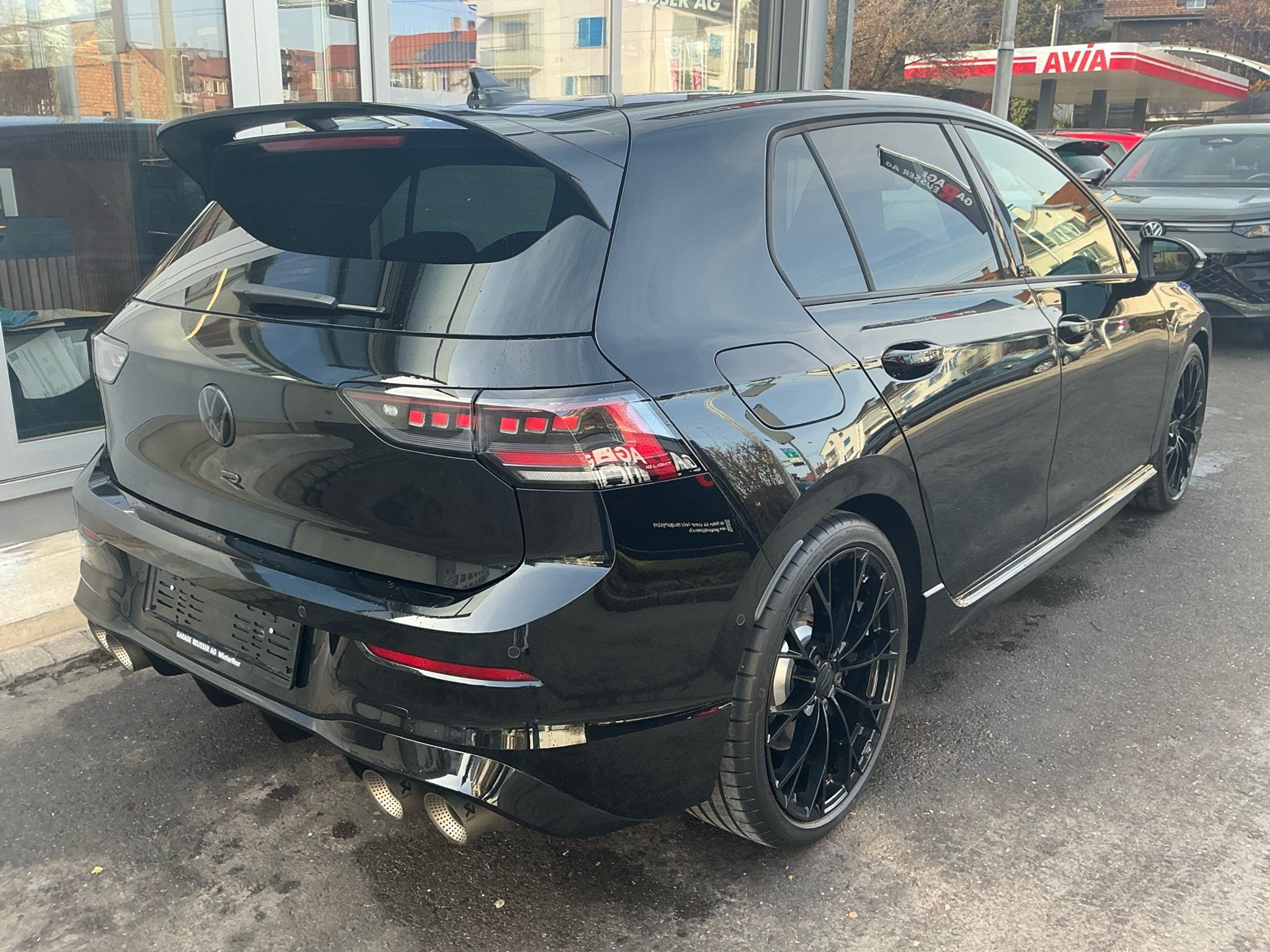 listing desktop thumbnail image 3