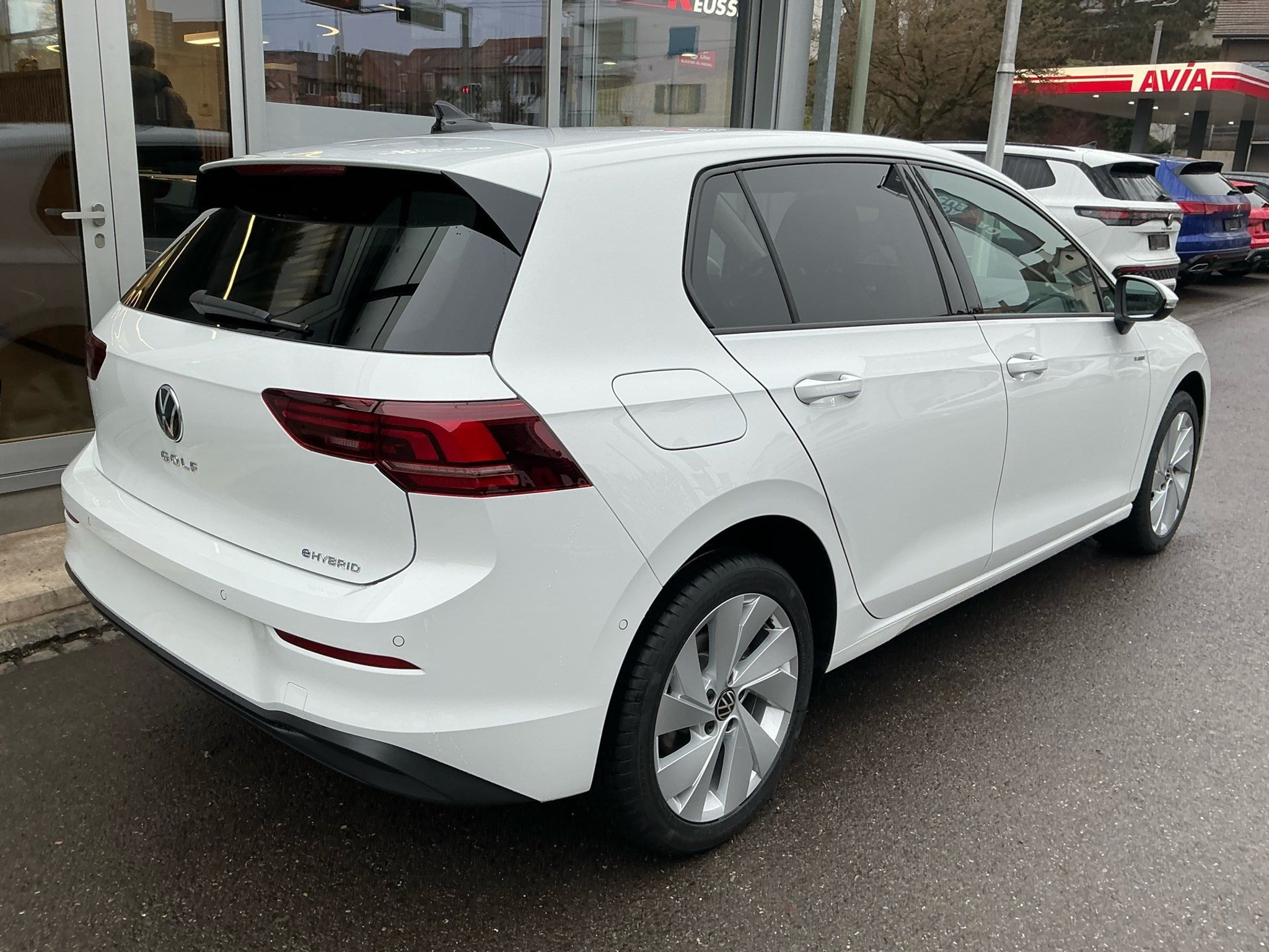 listing desktop thumbnail image 3