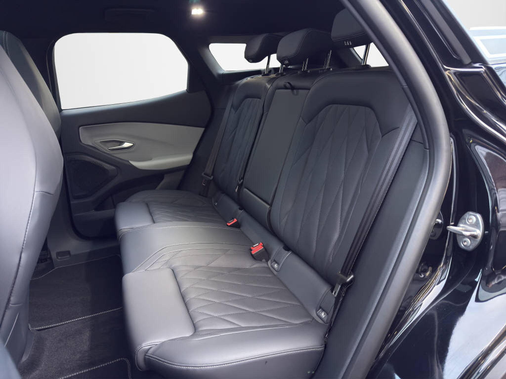 listing desktop thumbnail image 14