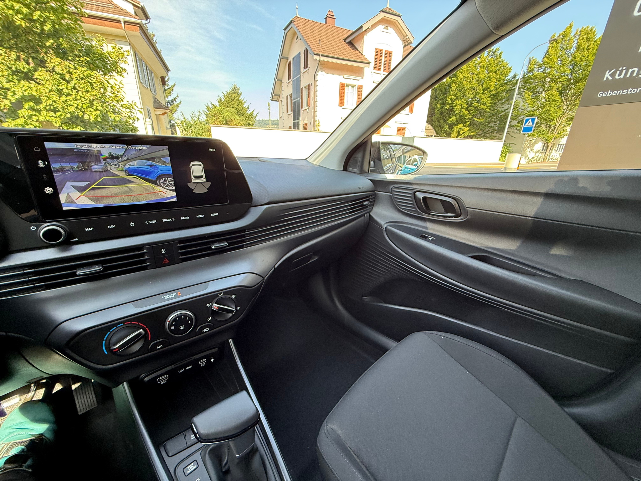 listing desktop thumbnail image 12