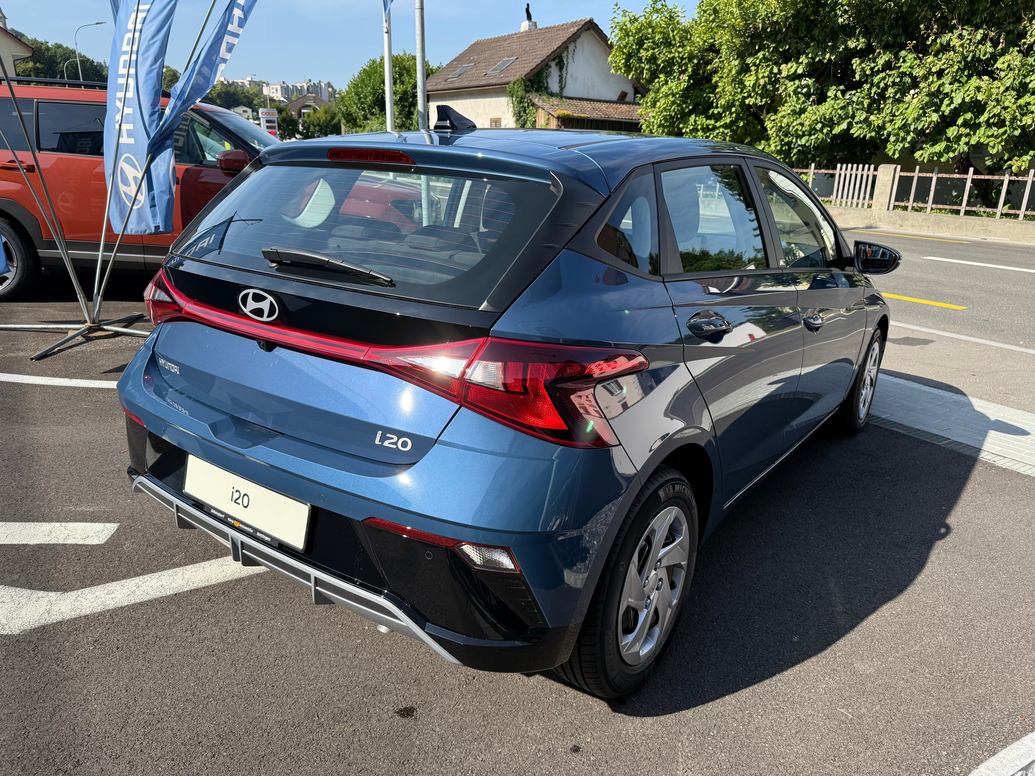 listing desktop thumbnail image 4