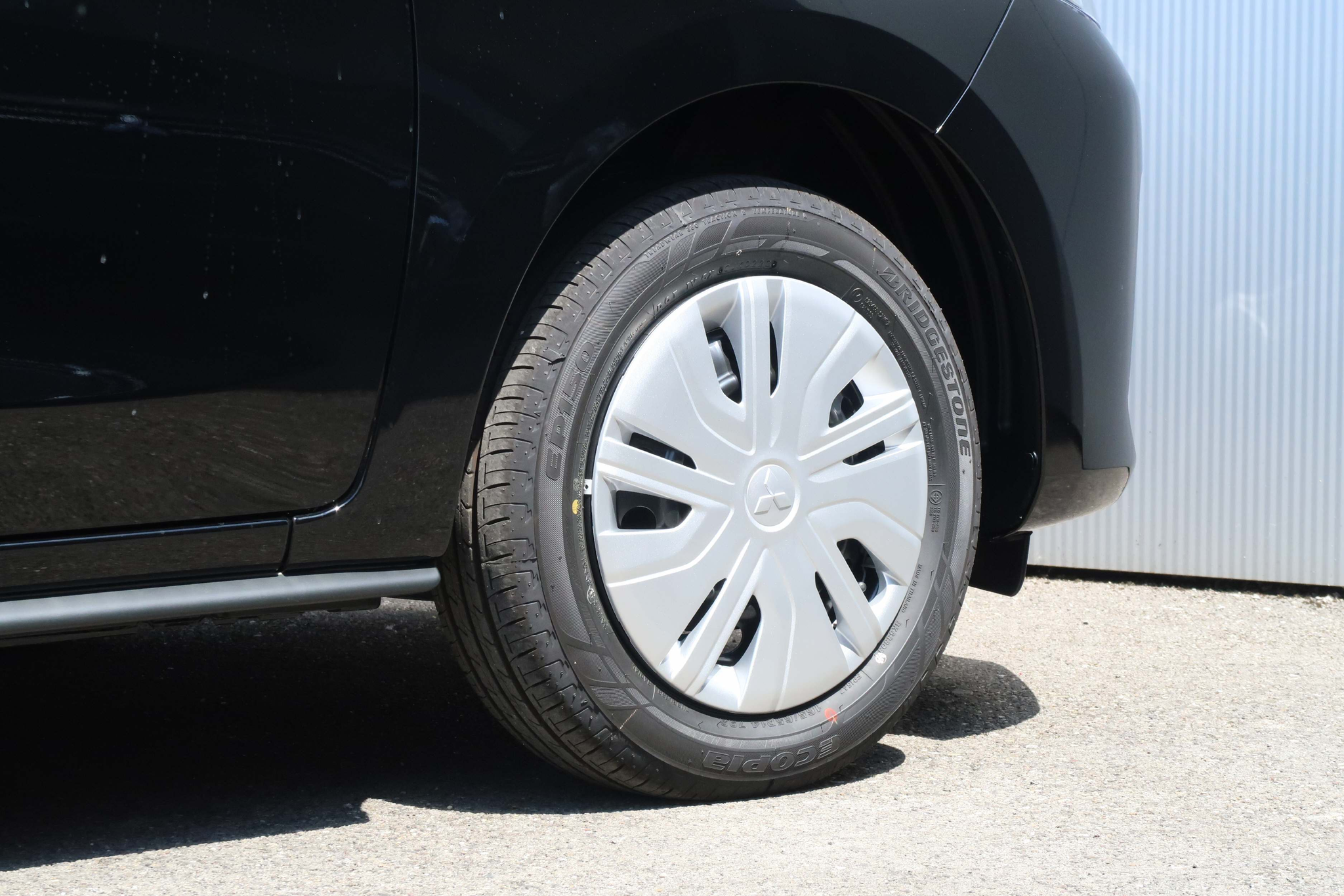 listing desktop thumbnail image 4