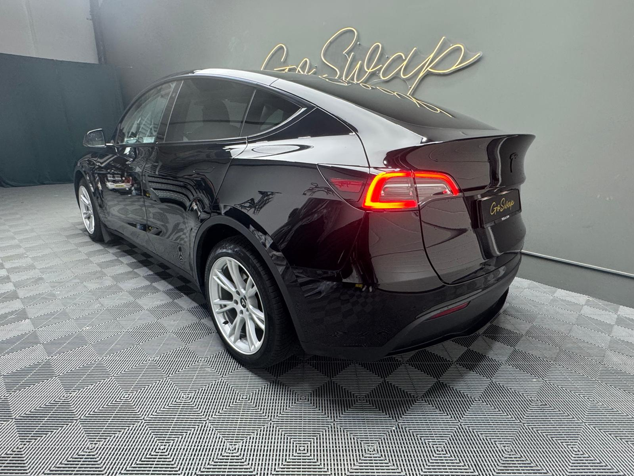 listing desktop thumbnail image 4