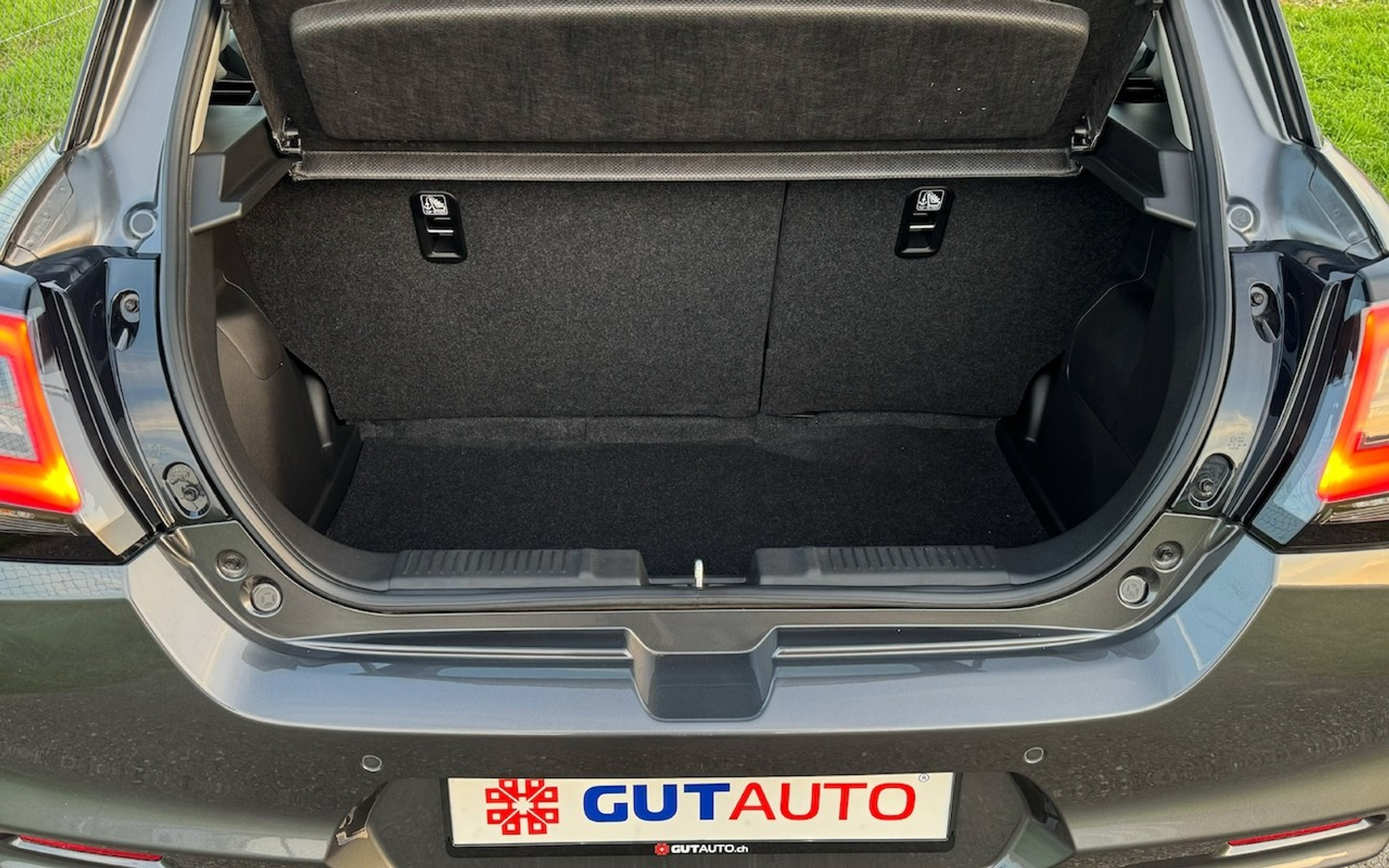 listing desktop thumbnail image 9