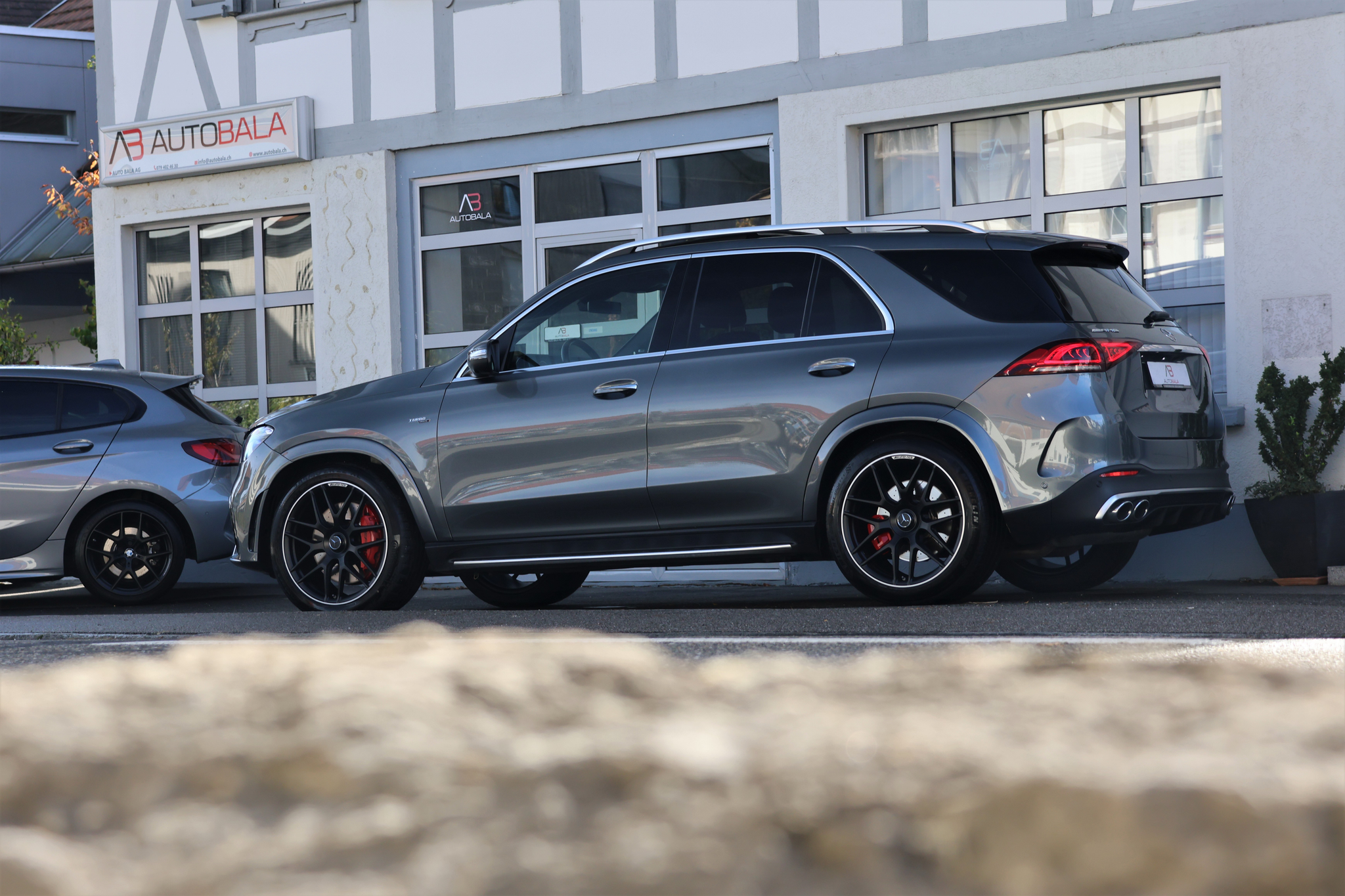 listing desktop thumbnail image 3