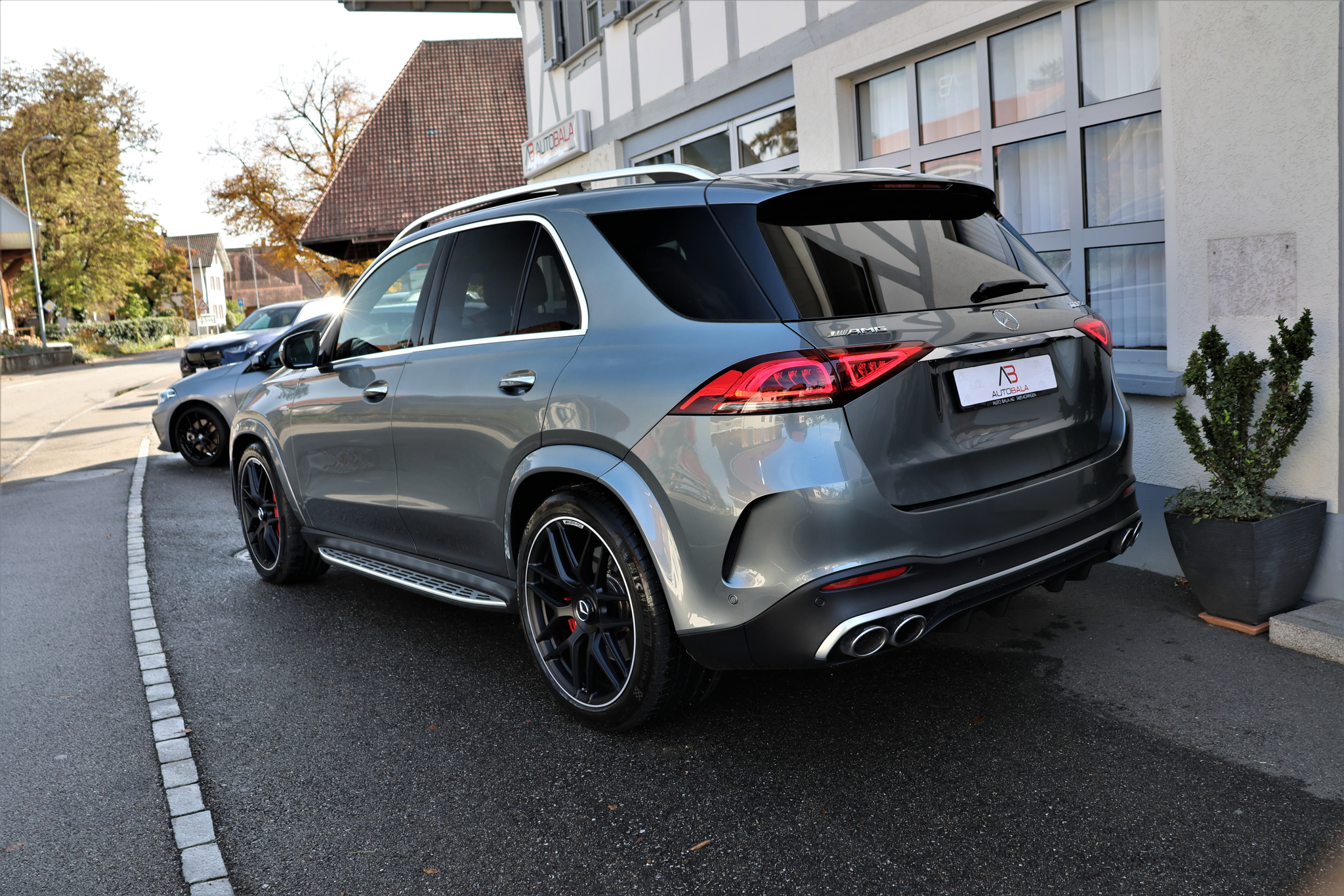 listing desktop thumbnail image 4