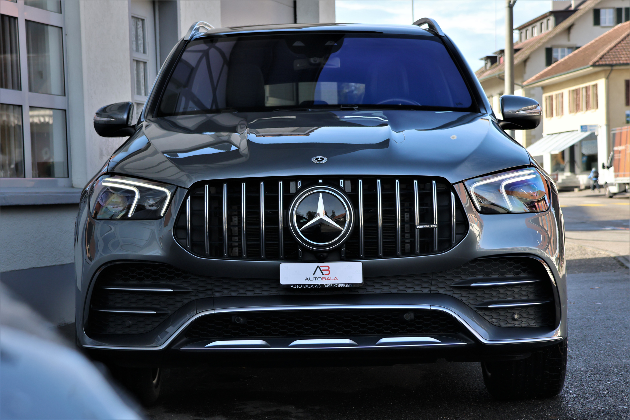 listing desktop thumbnail image 1