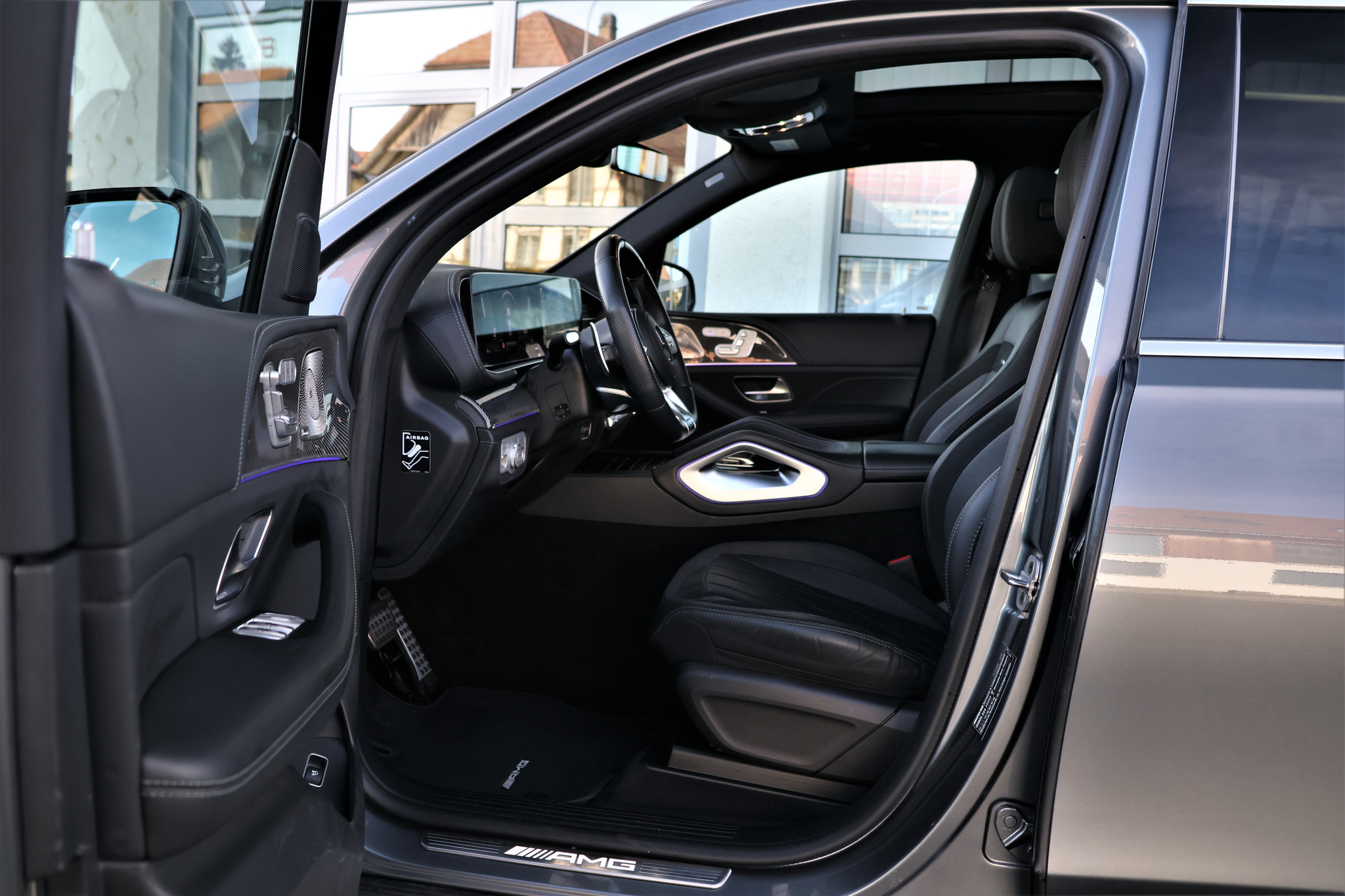 listing desktop thumbnail image 7