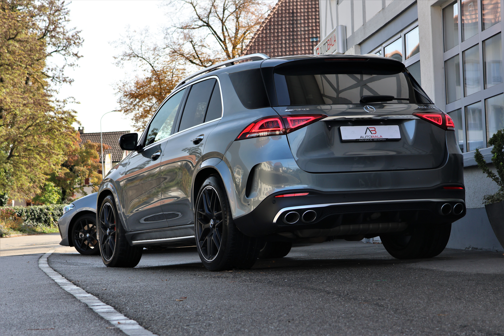 listing desktop thumbnail image 2