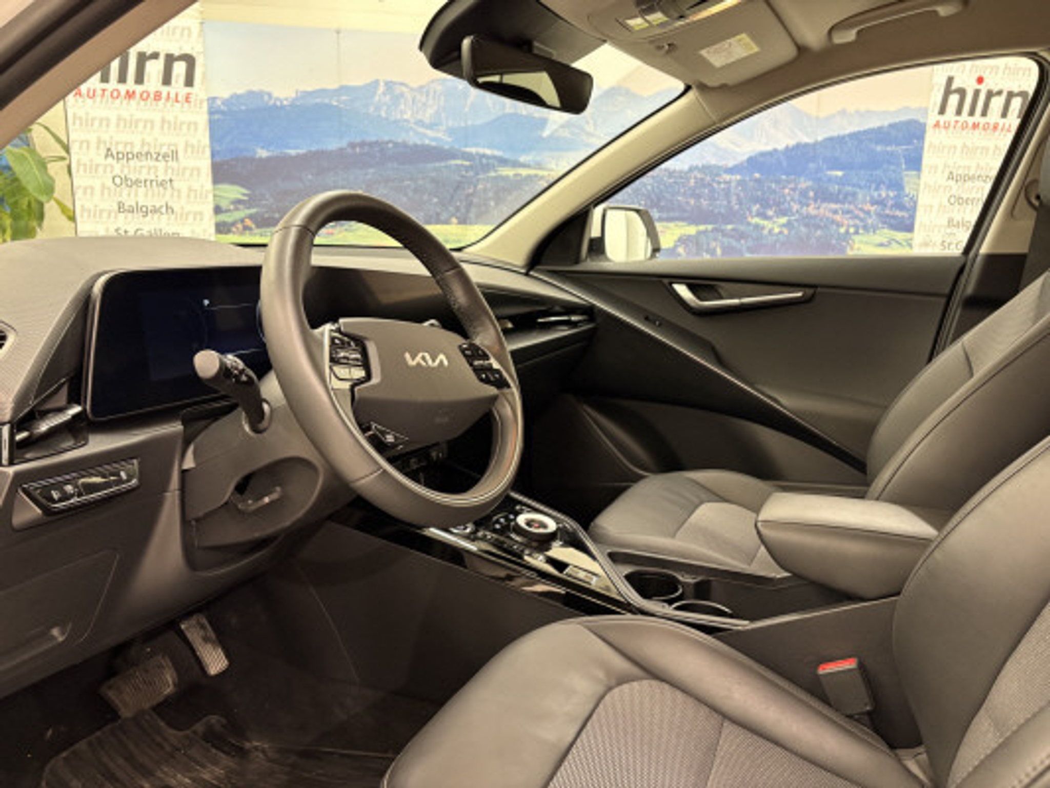 listing desktop thumbnail image 4