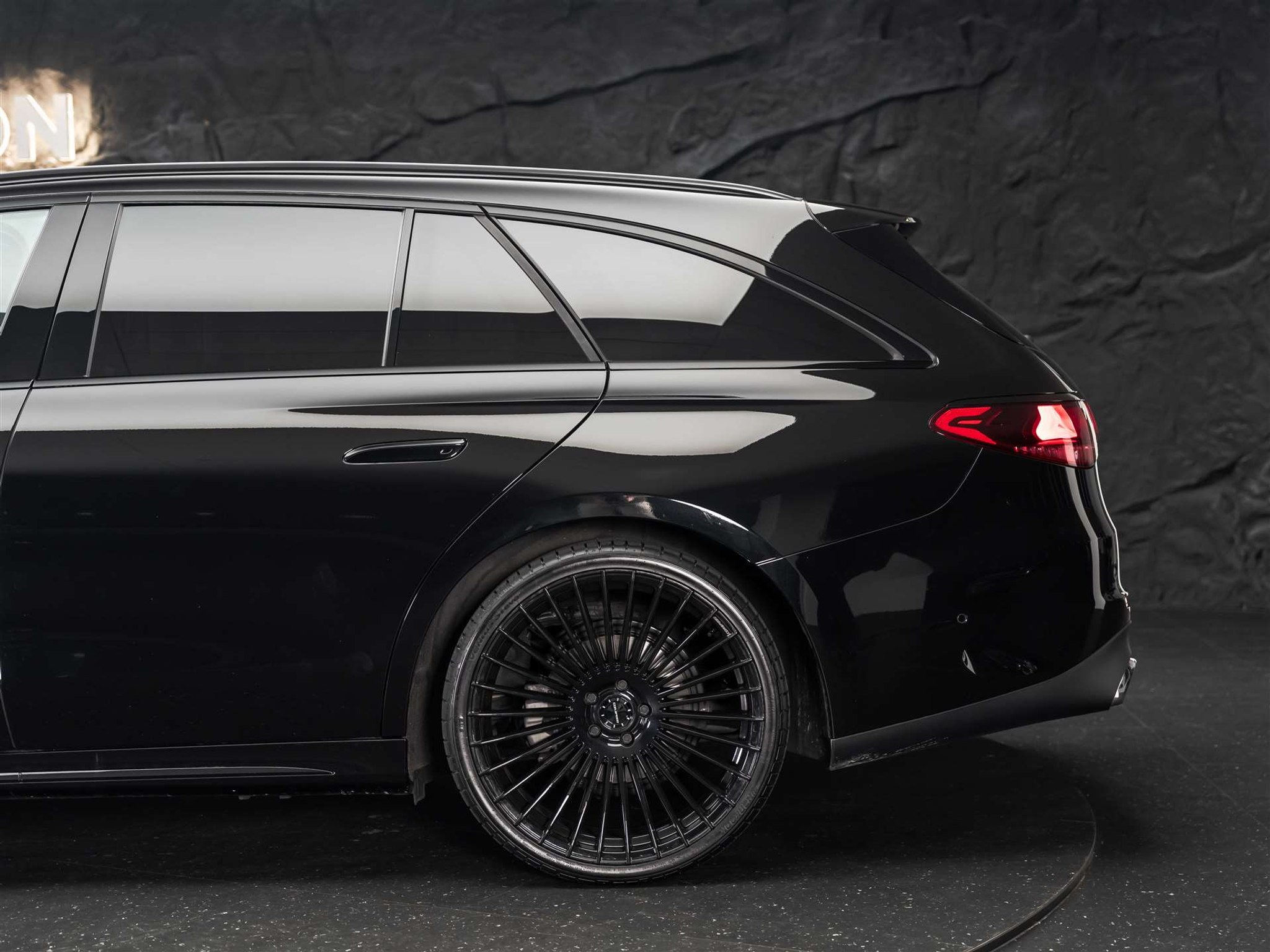 listing desktop thumbnail image 18