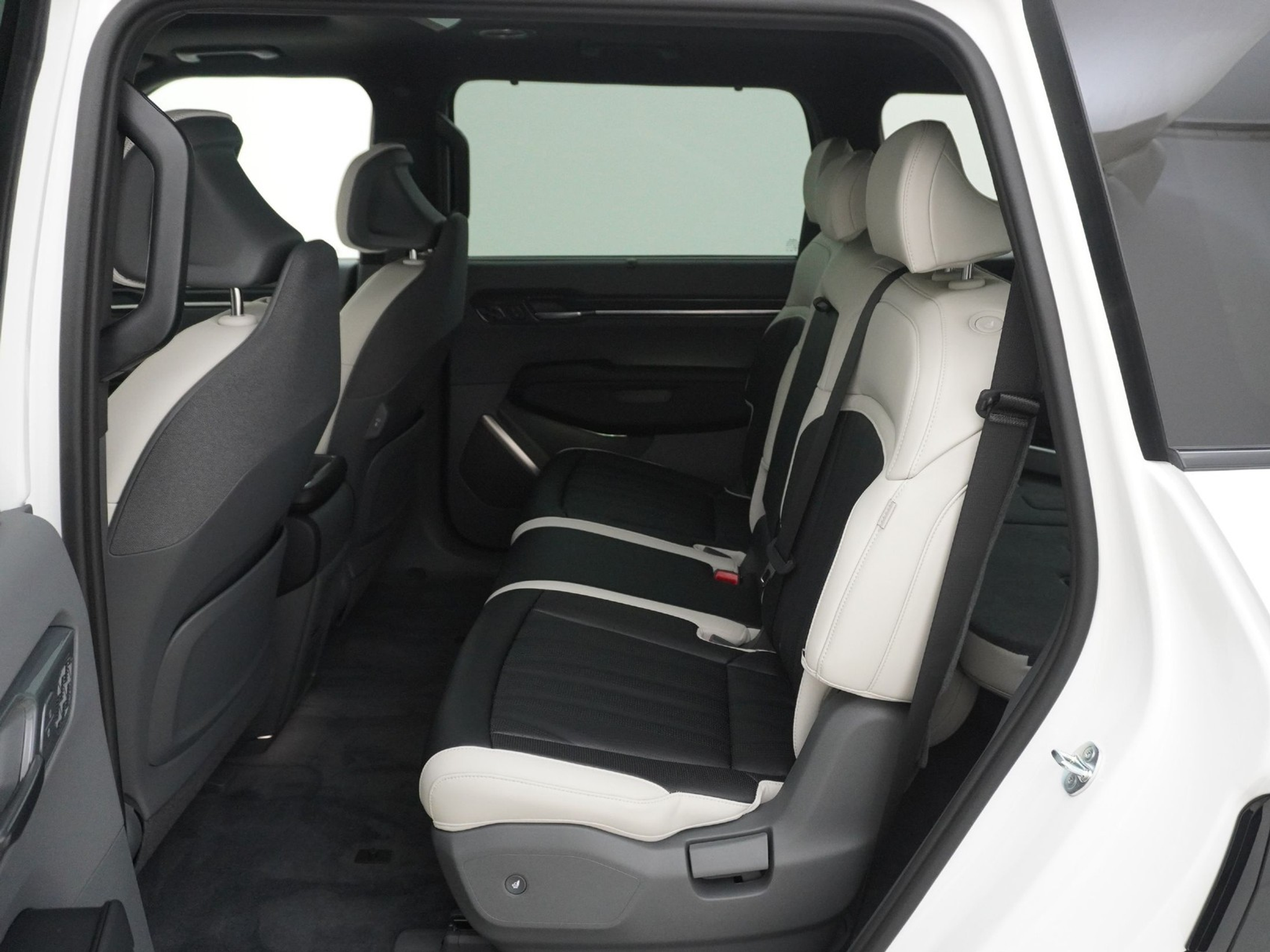 listing desktop thumbnail image 14