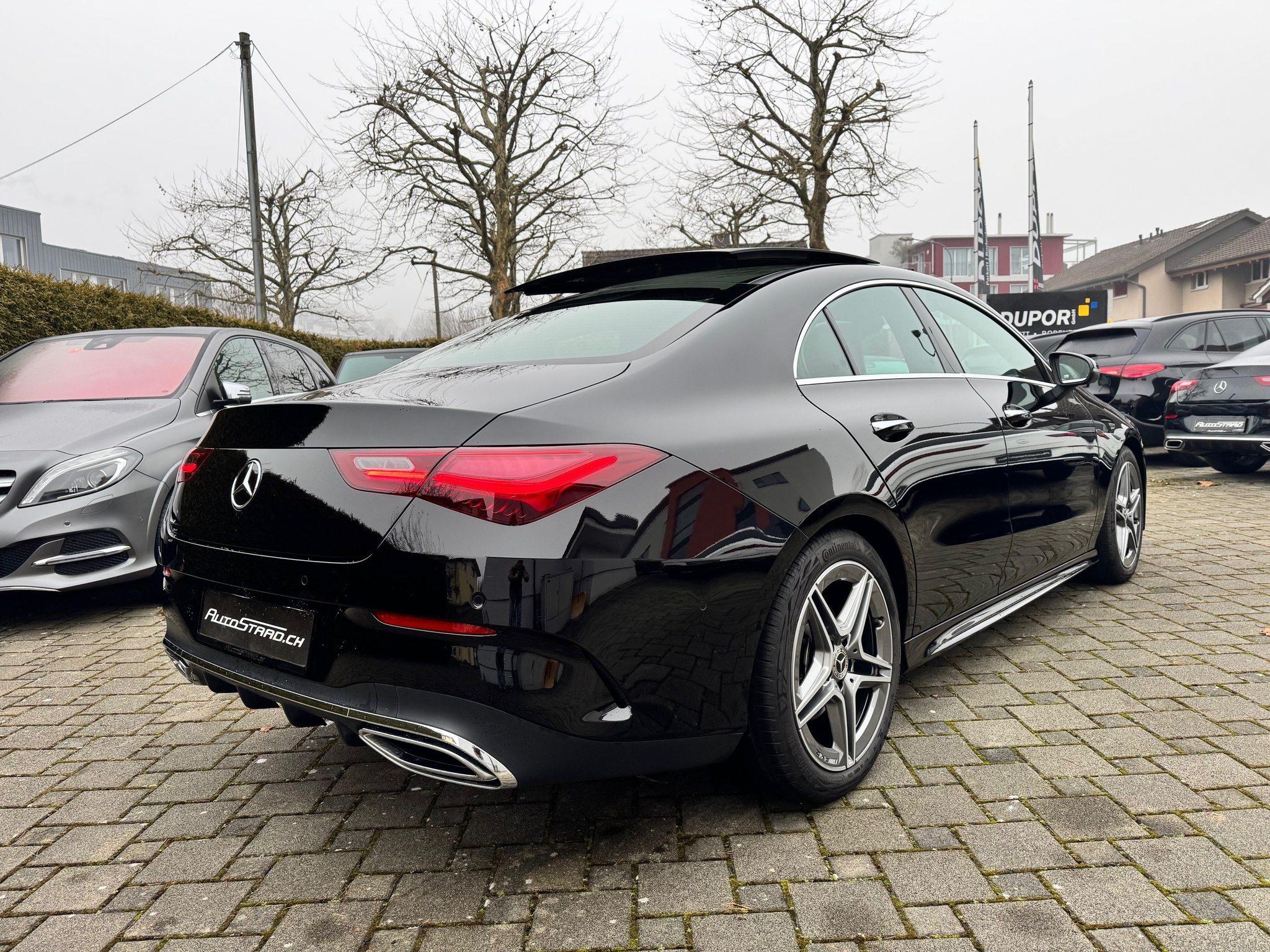 listing desktop thumbnail image 3