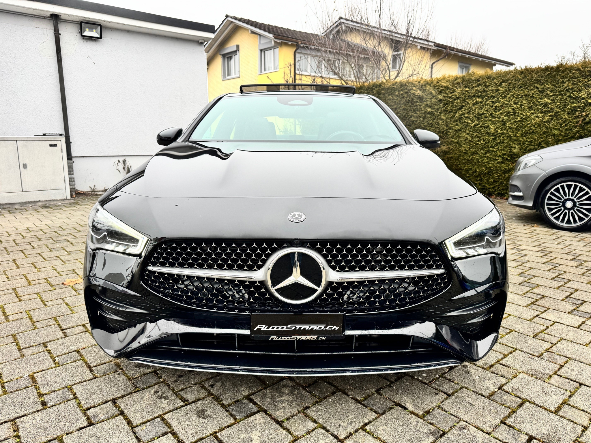 listing desktop thumbnail image 1