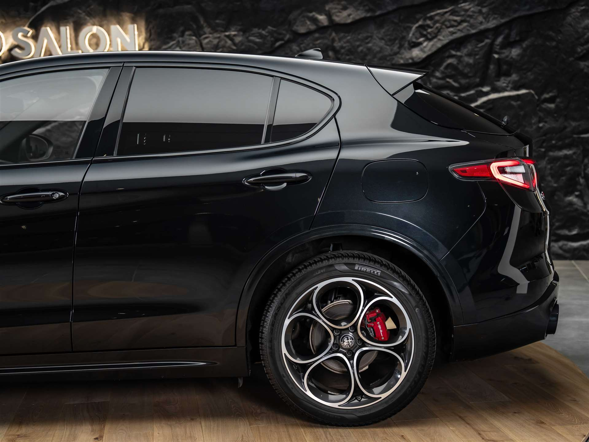 listing desktop thumbnail image 18