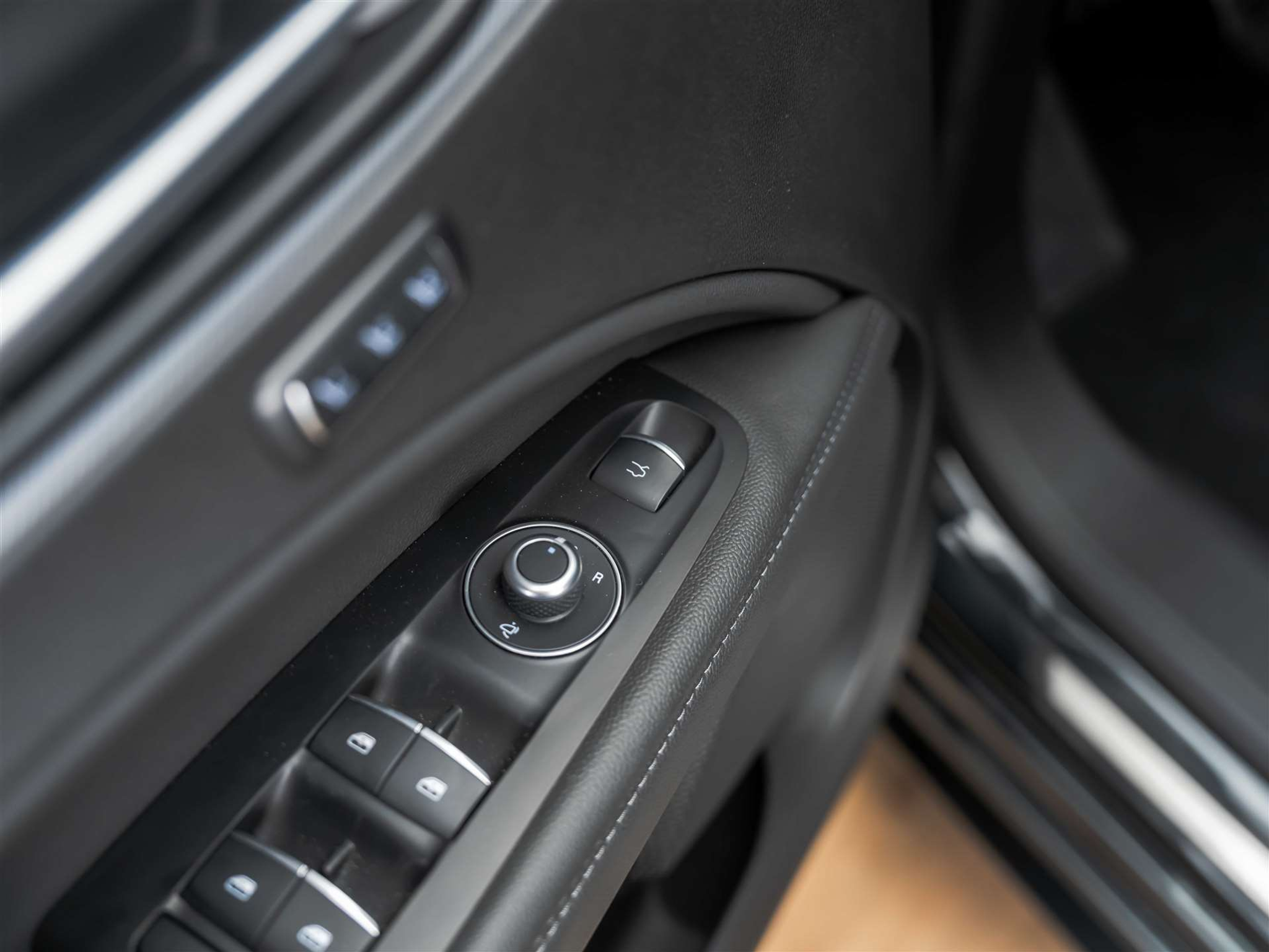 listing desktop thumbnail image 22