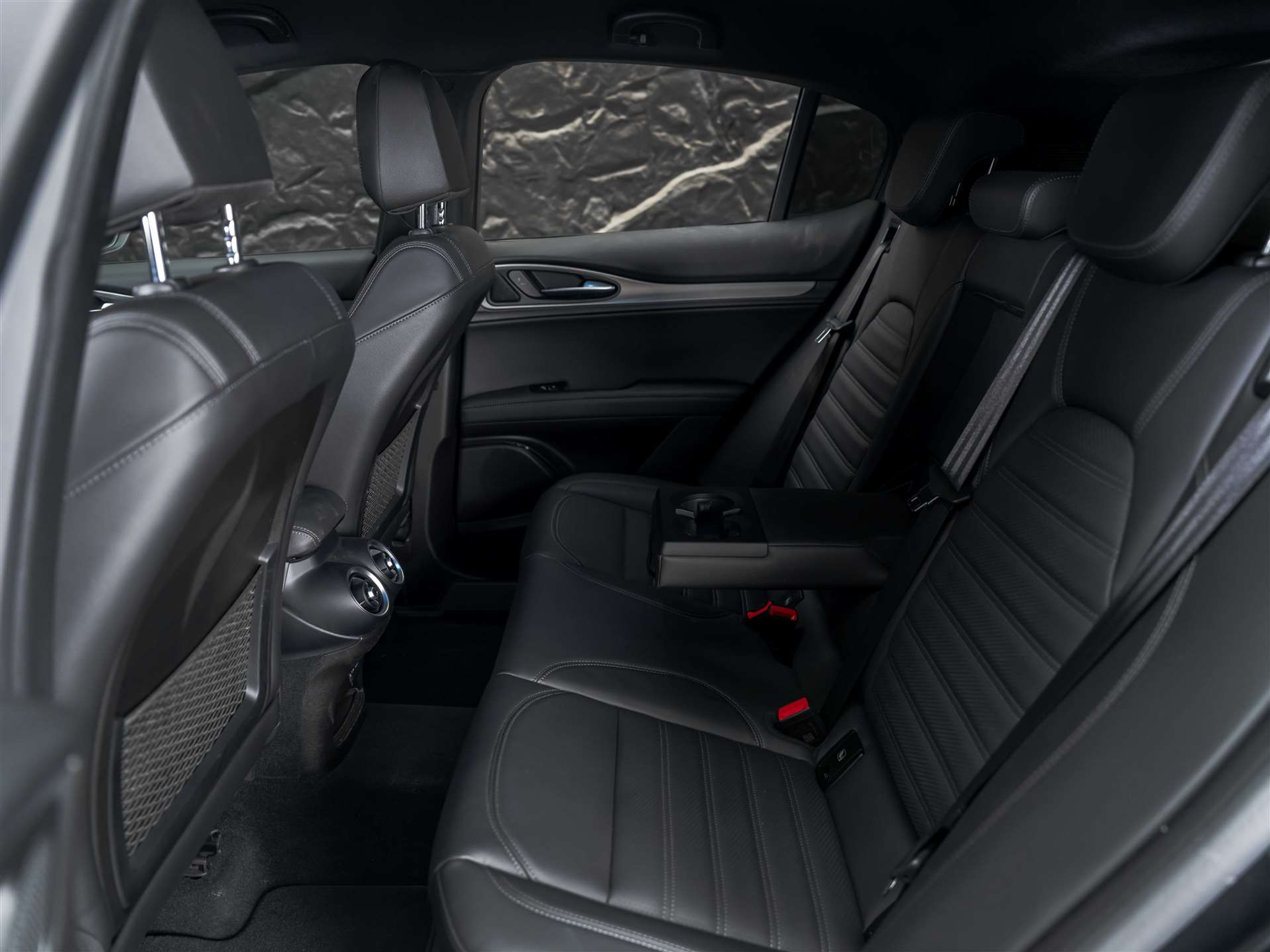 listing desktop thumbnail image 12