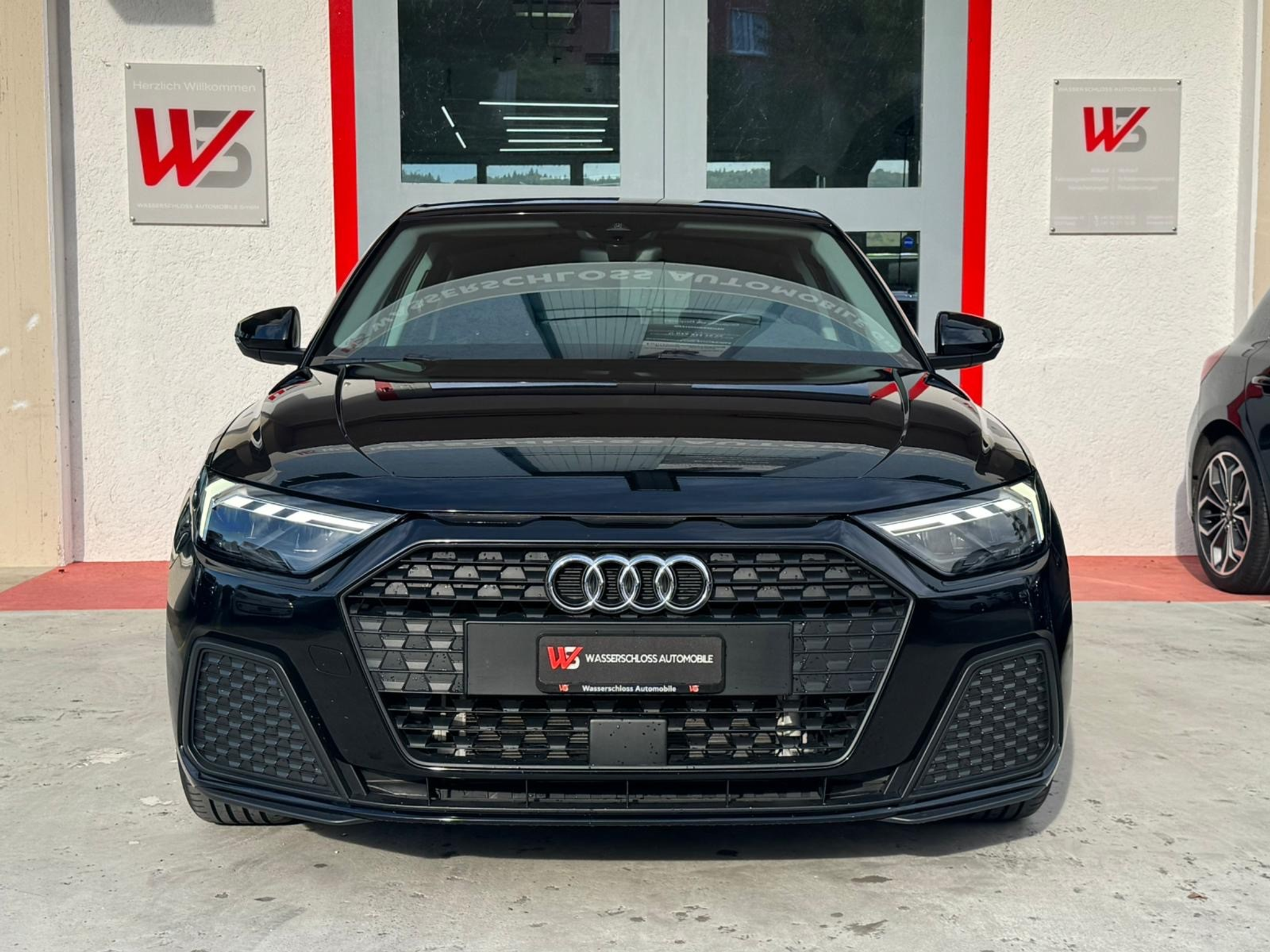 listing desktop thumbnail image 1