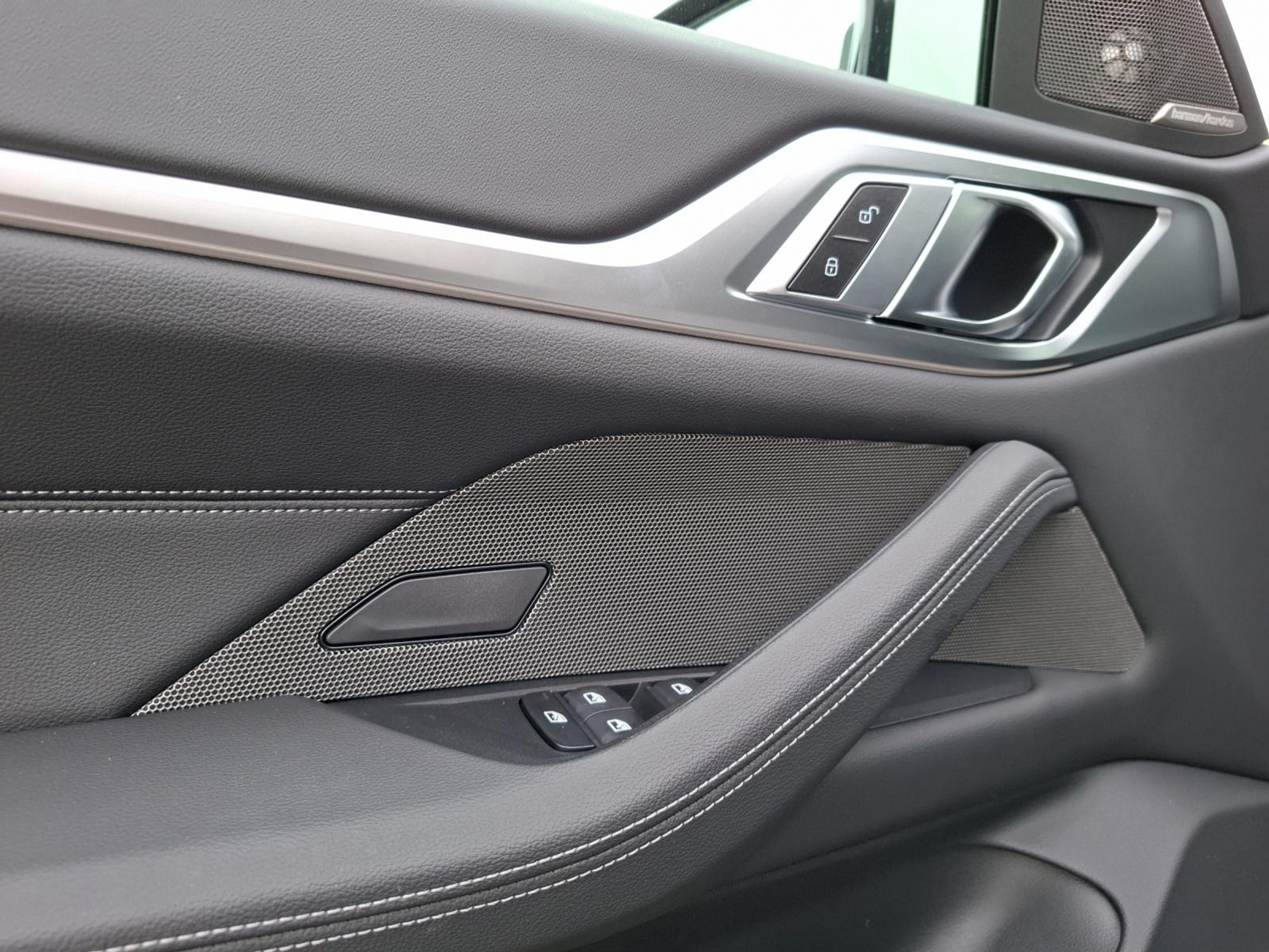 listing desktop thumbnail image 5