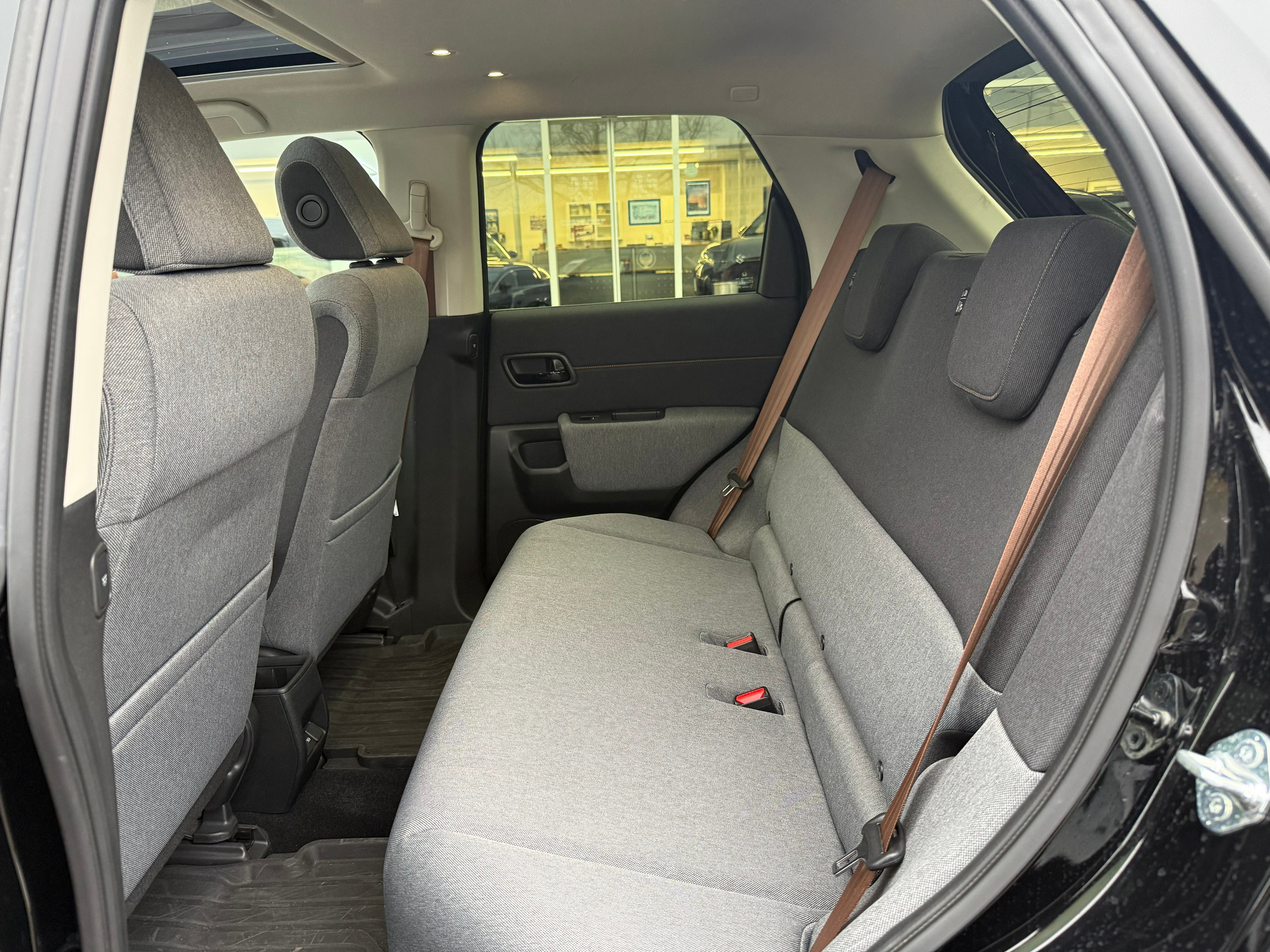 listing desktop thumbnail image 23