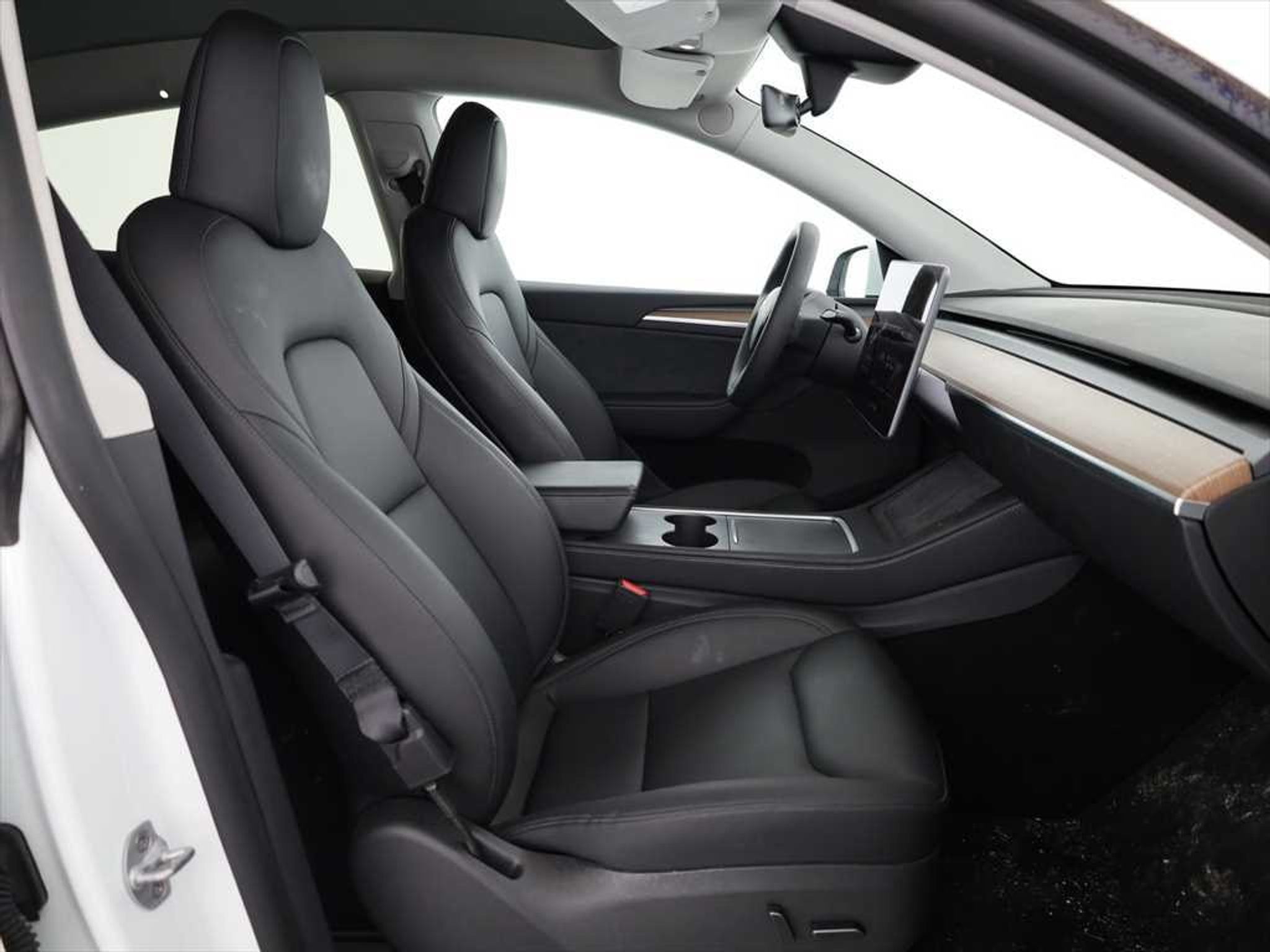 listing desktop thumbnail image 9