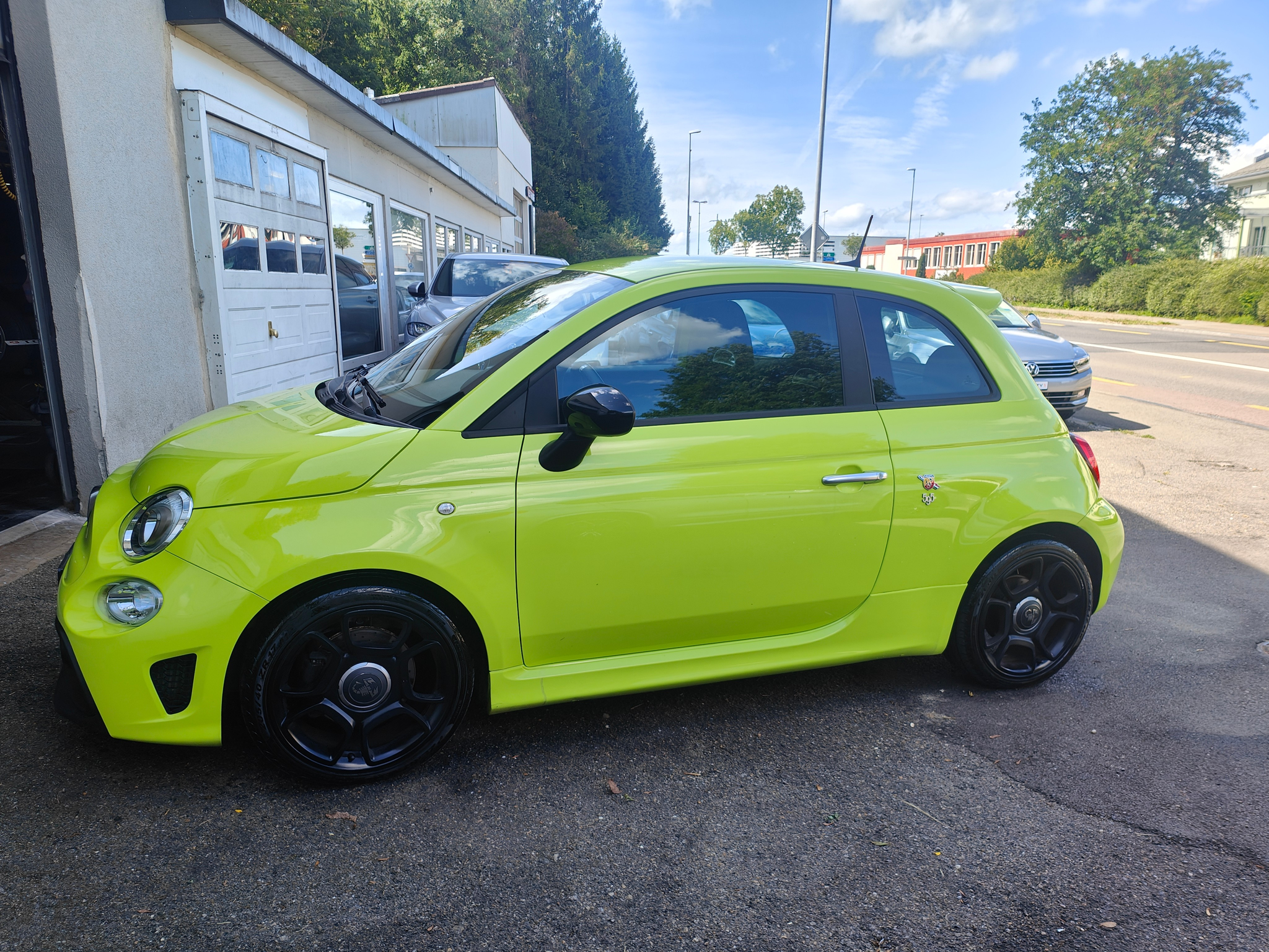 listing desktop thumbnail image 3