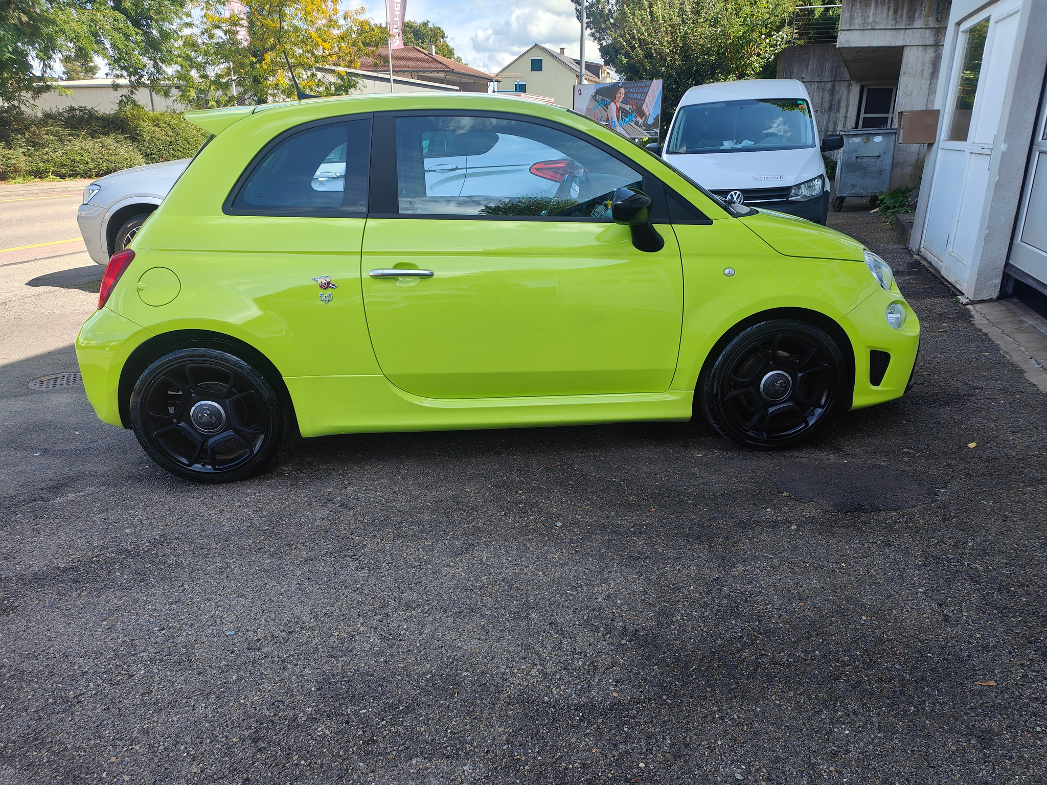 listing desktop thumbnail image 4