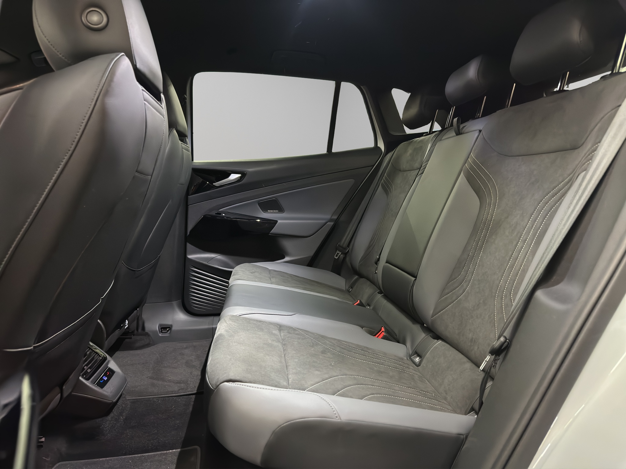 listing desktop thumbnail image 10