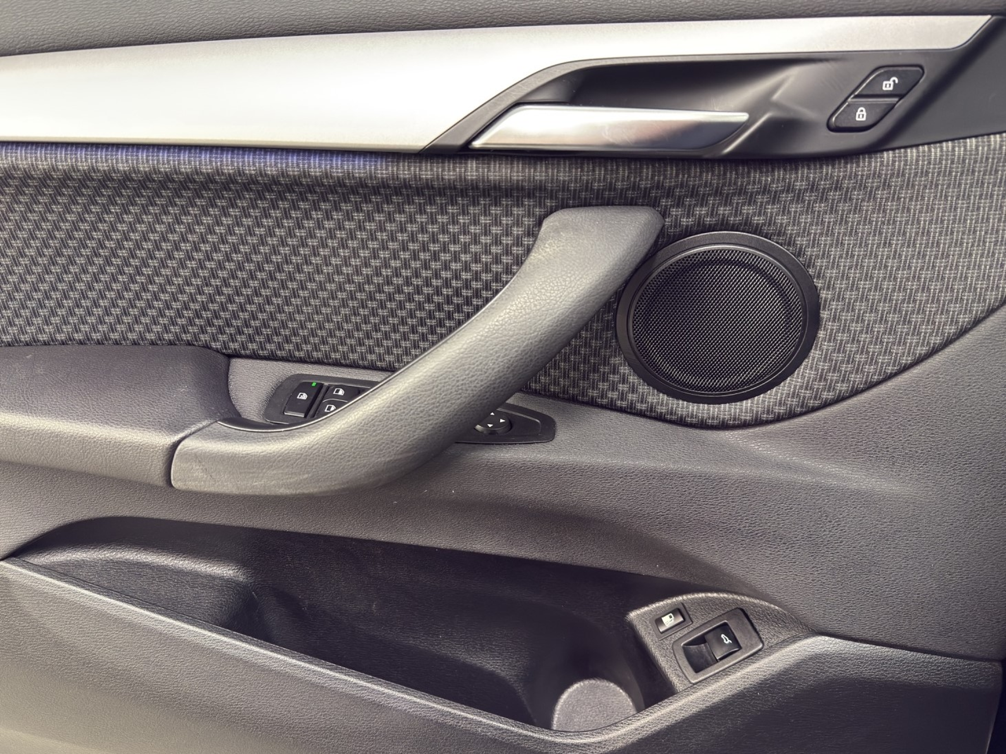 listing desktop thumbnail image 14