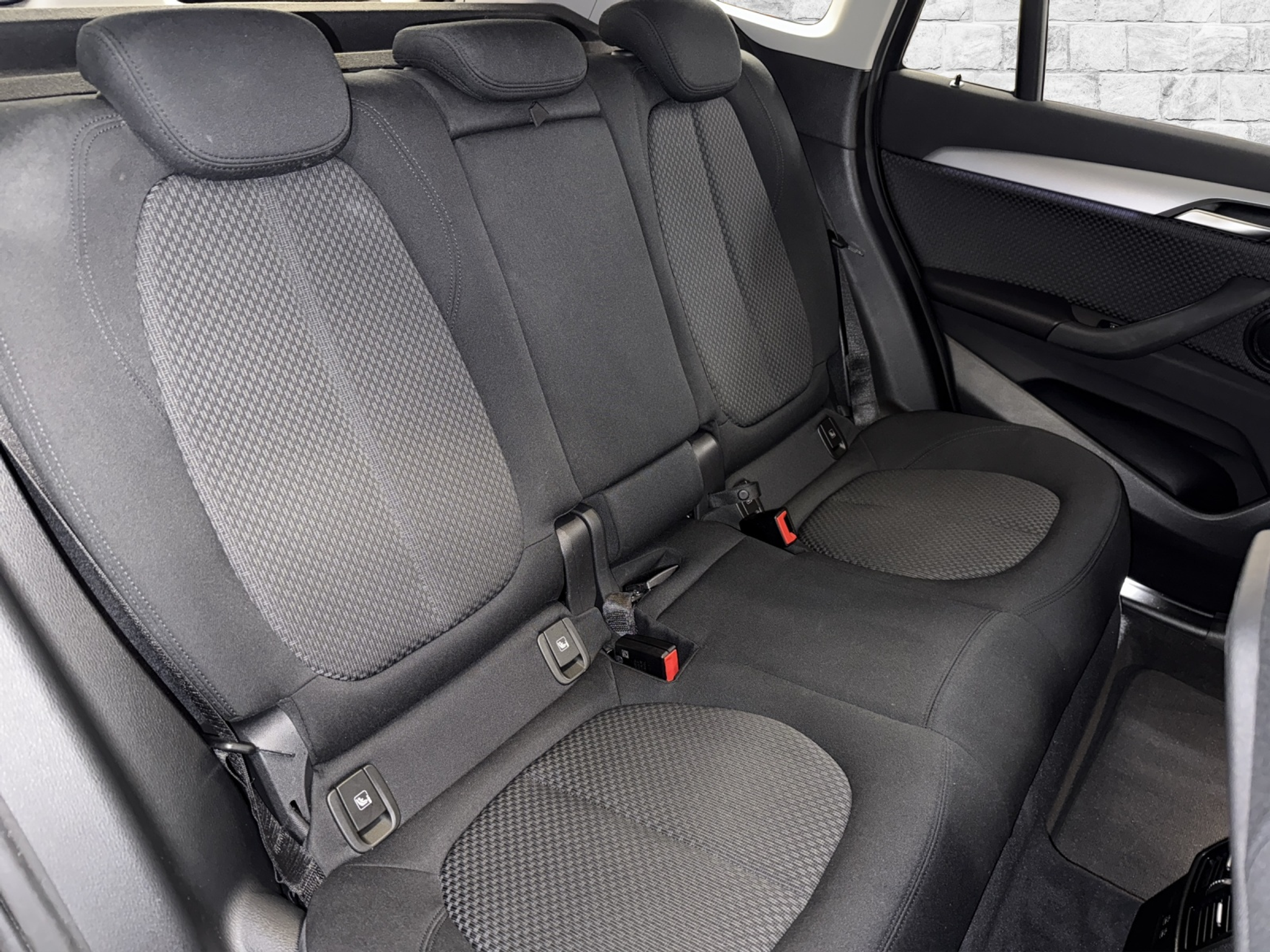 listing desktop thumbnail image 18