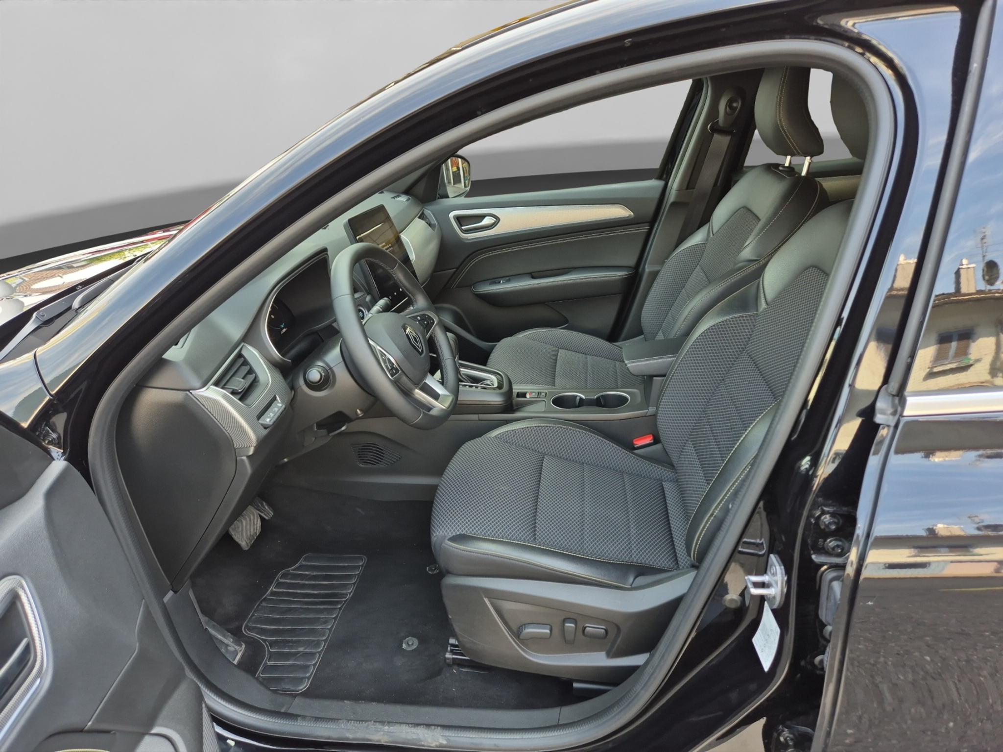 listing desktop thumbnail image 4