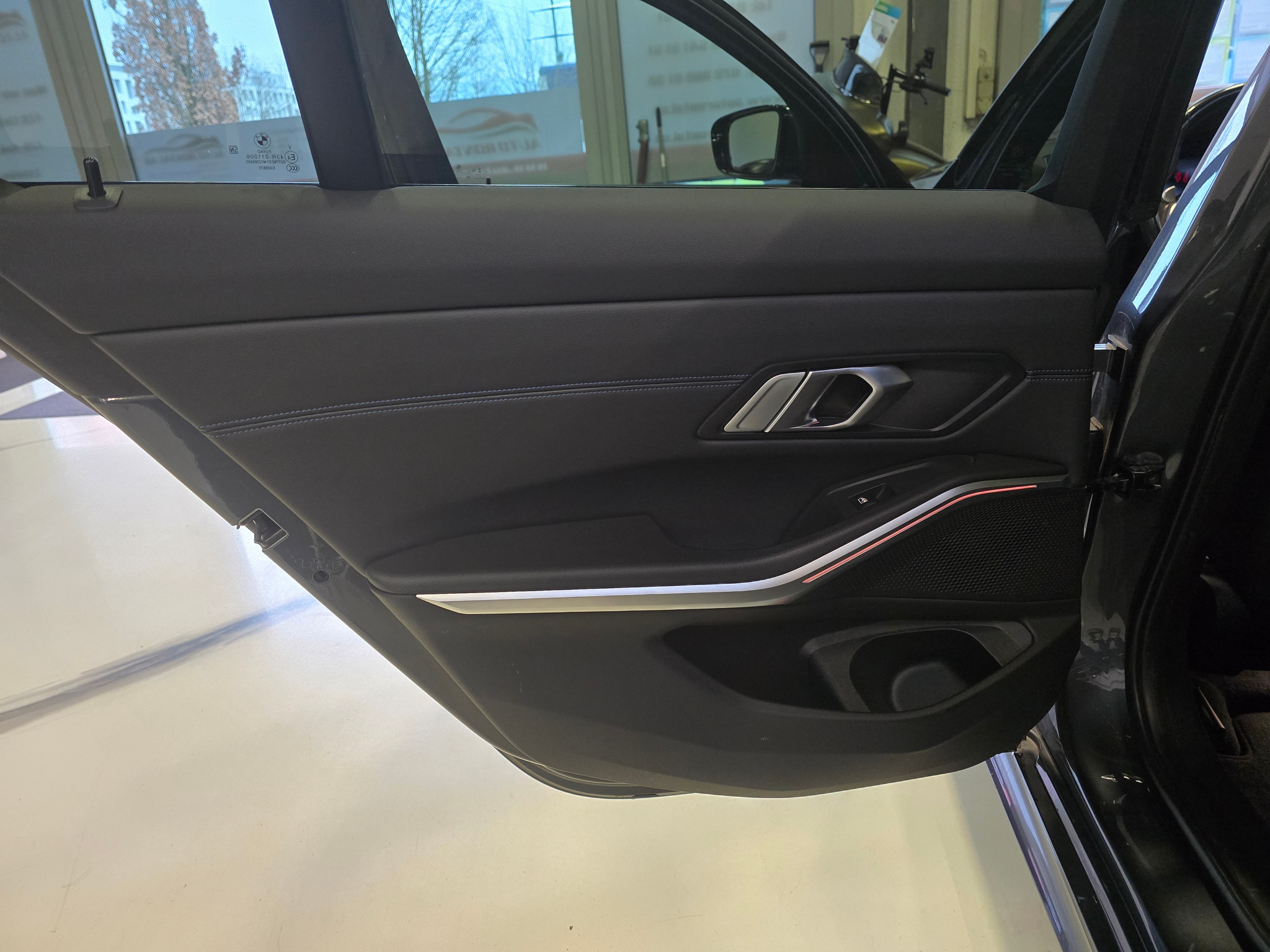 listing desktop thumbnail image 16