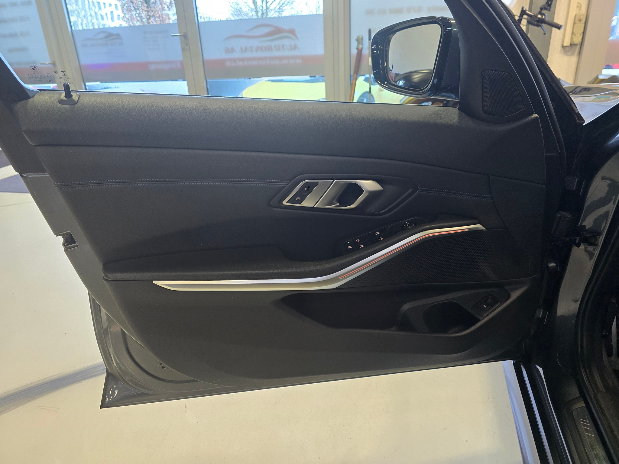 listing desktop thumbnail image 14