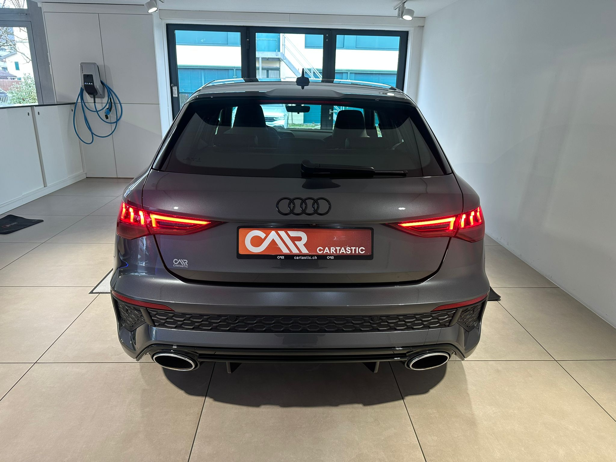 listing desktop thumbnail image 3