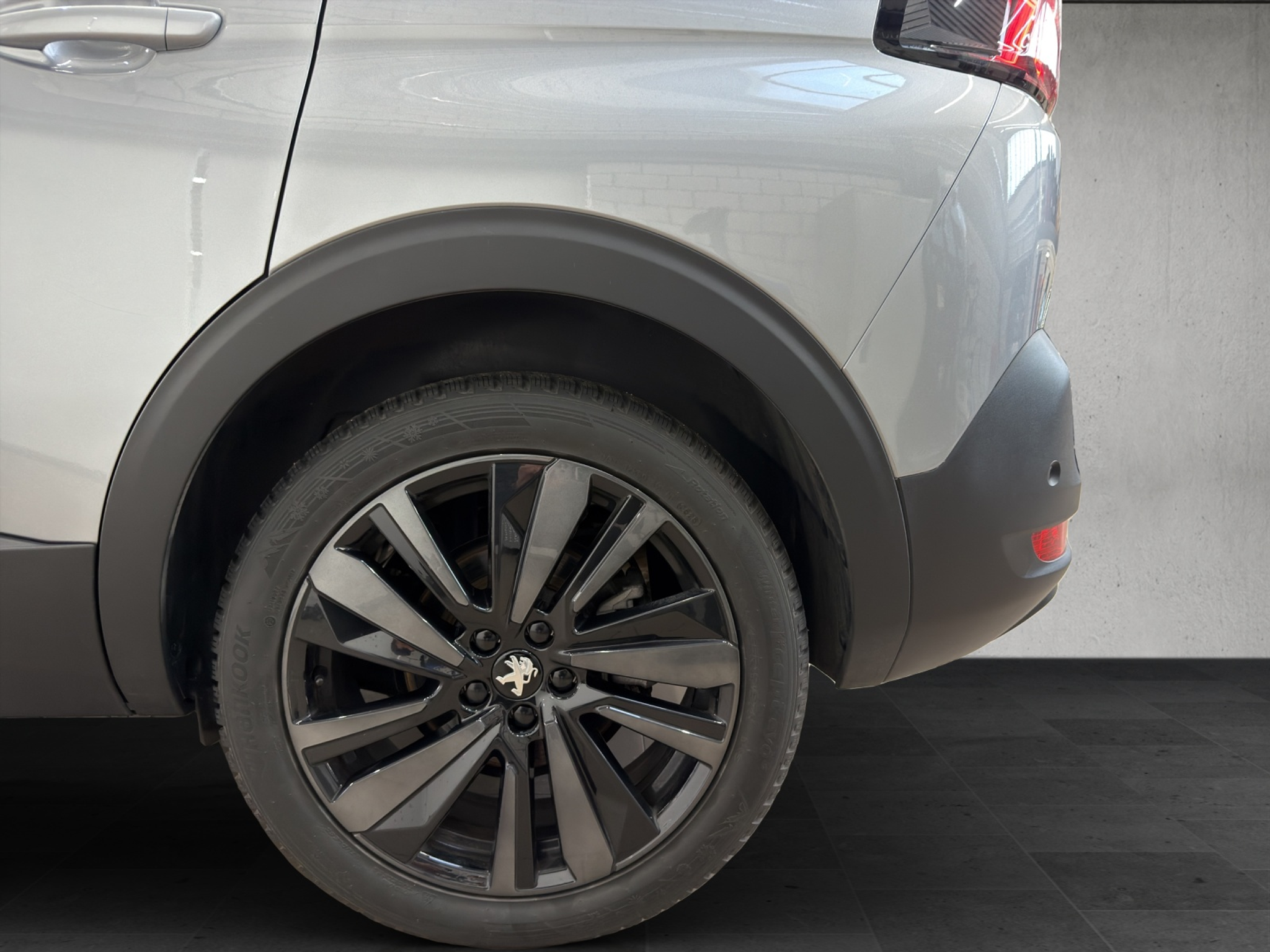 listing desktop thumbnail image 8